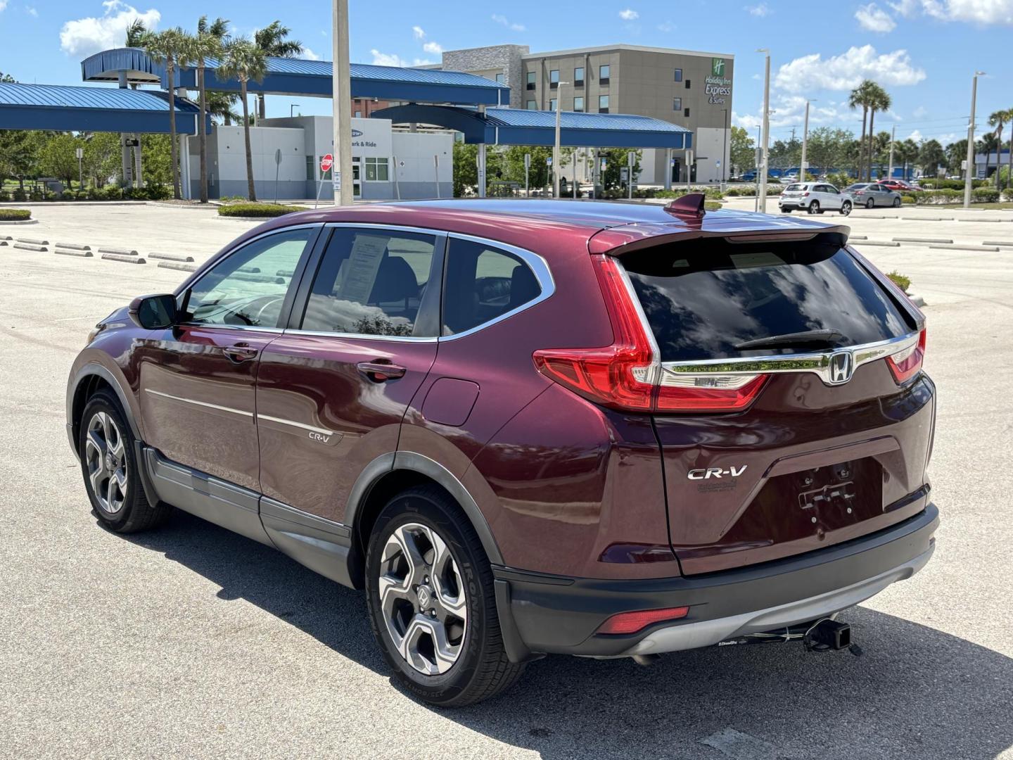 2019 BURGUN /Grey Leather HONDA CR-V EXL (7FARW1H85KE) with an 1.5L engine, Continuously Variable transmission, located at 11170 Summerlin Square Dr., Fort Myers Beach, FL, 33931, (239) 999-7777, 26.493546, -81.941628 - 2 Owner No Damage No Accident Carfax - Photo#4