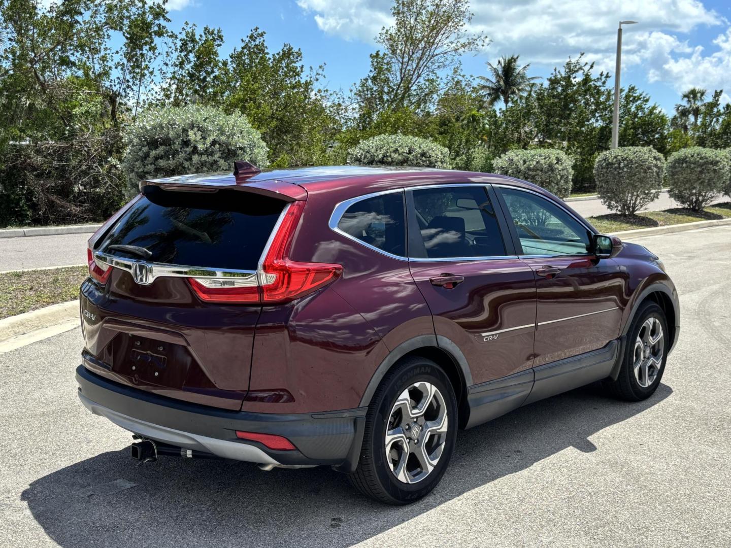 2019 BURGUN /Grey Leather HONDA CR-V EXL (7FARW1H85KE) with an 1.5L engine, Continuously Variable transmission, located at 11170 Summerlin Square Dr., Fort Myers Beach, FL, 33931, (239) 999-7777, 26.493546, -81.941628 - 2 Owner No Damage No Accident Carfax - Photo#6