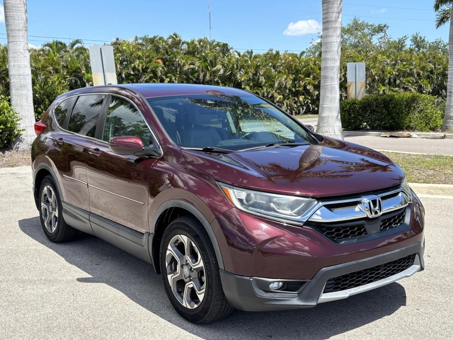 2019 BURGUN /Grey Leather HONDA CR-V EXL (7FARW1H85KE) with an 1.5L engine, Continuously Variable transmission, located at 11170 Summerlin Square Dr., Fort Myers Beach, FL, 33931, (239) 999-7777, 26.493546, -81.941628 - 2 Owner No Damage No Accident Carfax - Photo#2