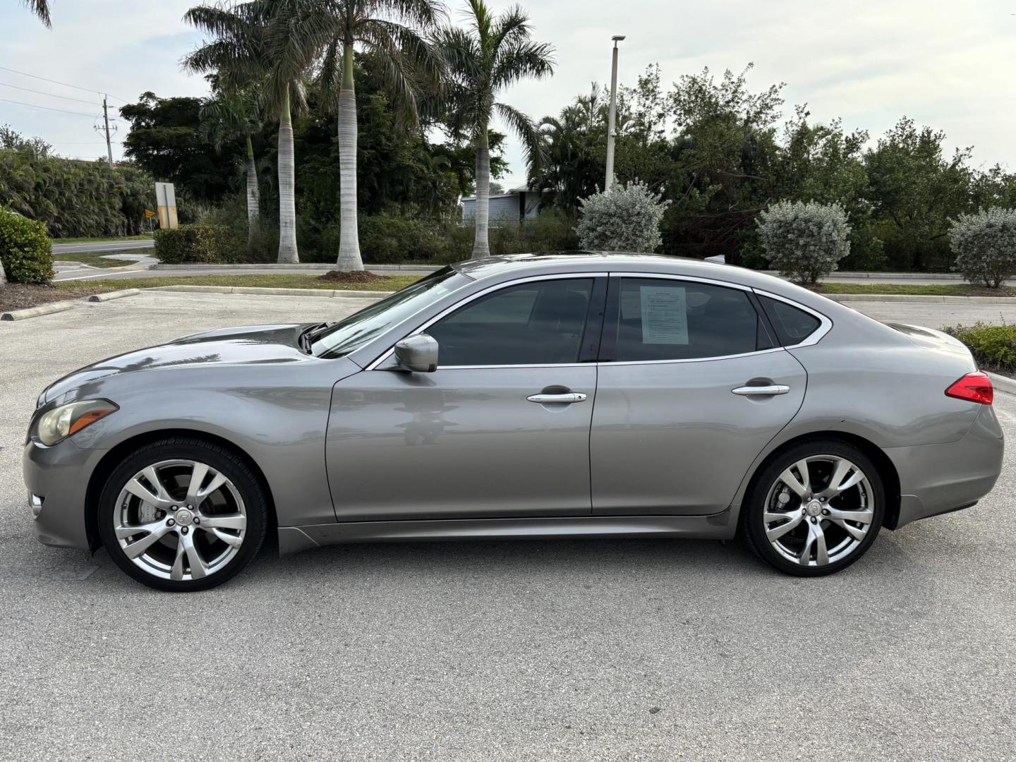 2012 GREY /Grey Leather INFINITI M37 (JN1BY1AP3CM) with an 3.7L engine, Automatic transmission, located at 11170 Summerlin Square Dr., Fort Myers Beach, FL, 33931, (239) 999-7777, 26.493546, -81.941628 - Photo#7