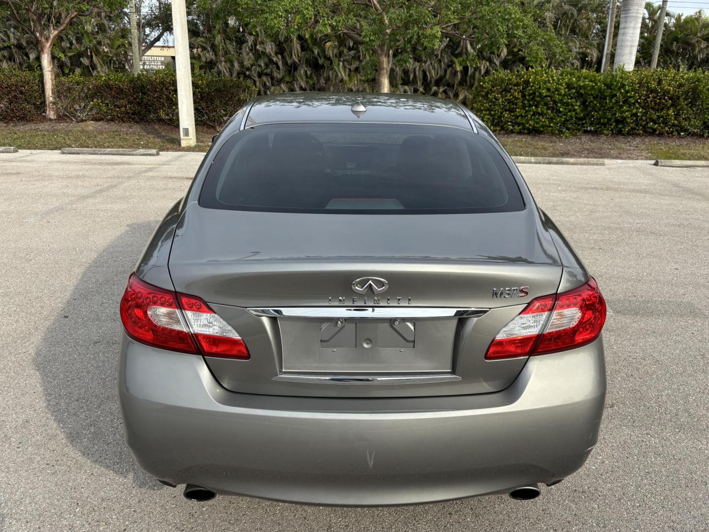 2012 GREY /Grey Leather INFINITI M37 (JN1BY1AP3CM) with an 3.7L engine, Automatic transmission, located at 11170 Summerlin Square Dr., Fort Myers Beach, FL, 33931, (239) 999-7777, 26.493546, -81.941628 - Photo#26