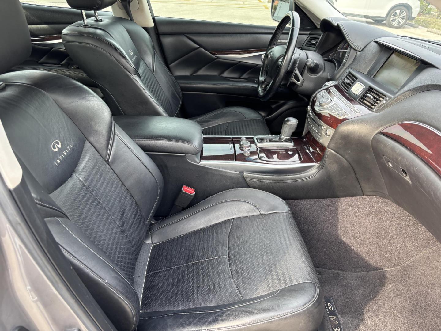 2012 GREY /Grey Leather INFINITI M37 (JN1BY1AP3CM) with an 3.7L engine, Automatic transmission, located at 11170 Summerlin Square Dr., Fort Myers Beach, FL, 33931, (239) 999-7777, 26.493546, -81.941628 - Photo#11