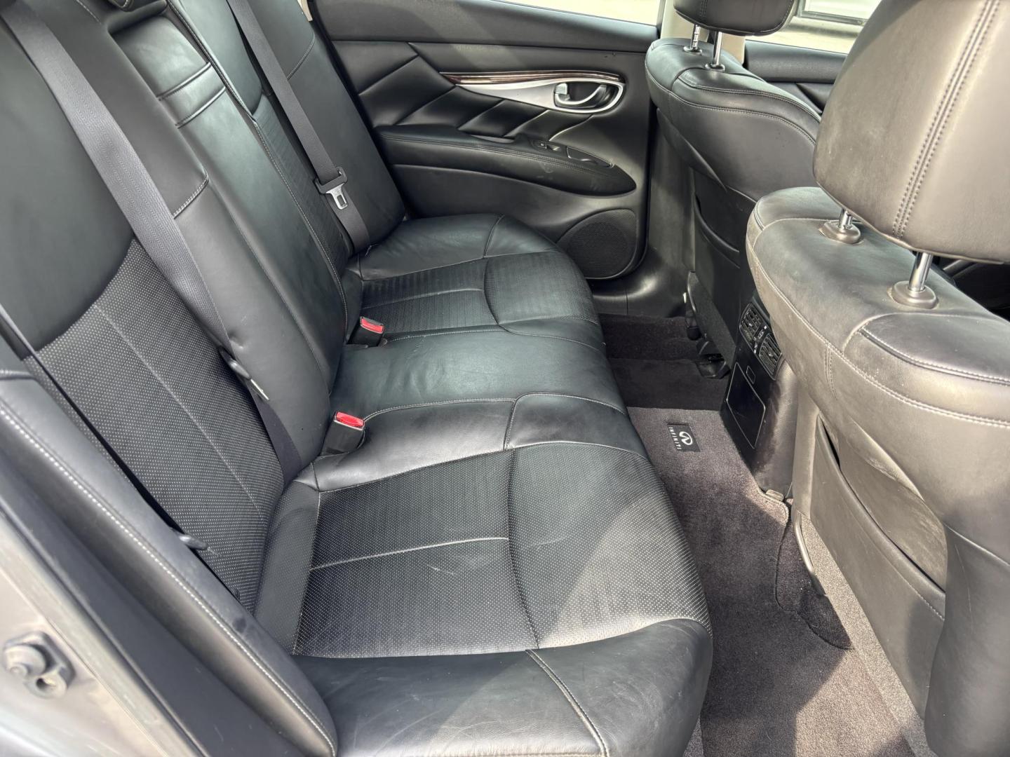 2012 GREY /Grey Leather INFINITI M37 (JN1BY1AP3CM) with an 3.7L engine, Automatic transmission, located at 11170 Summerlin Square Dr., Fort Myers Beach, FL, 33931, (239) 999-7777, 26.493546, -81.941628 - Photo#12
