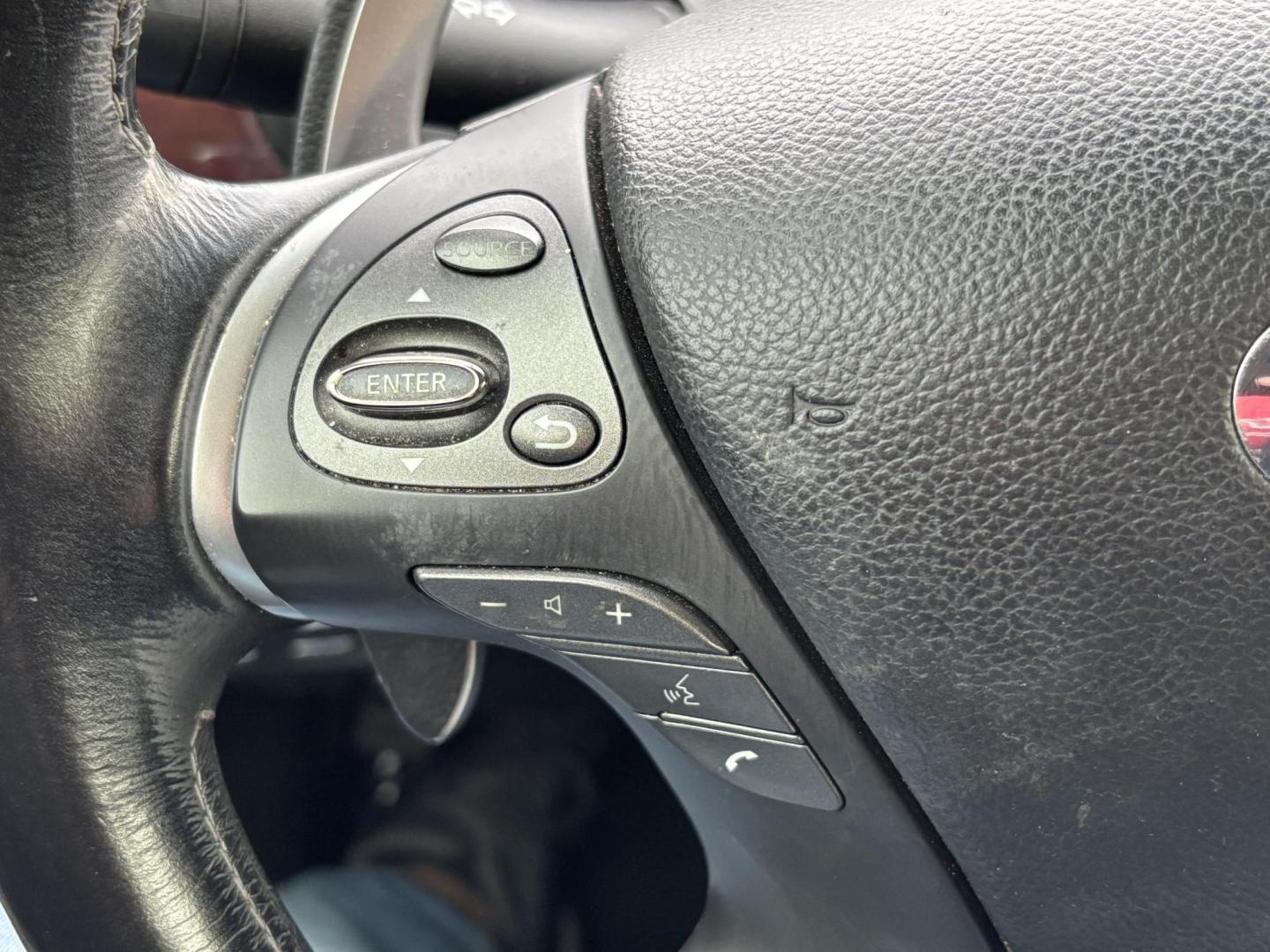 2012 GREY /Grey Leather INFINITI M37 (JN1BY1AP3CM) with an 3.7L engine, Automatic transmission, located at 11170 Summerlin Square Dr., Fort Myers Beach, FL, 33931, (239) 999-7777, 26.493546, -81.941628 - Photo#17