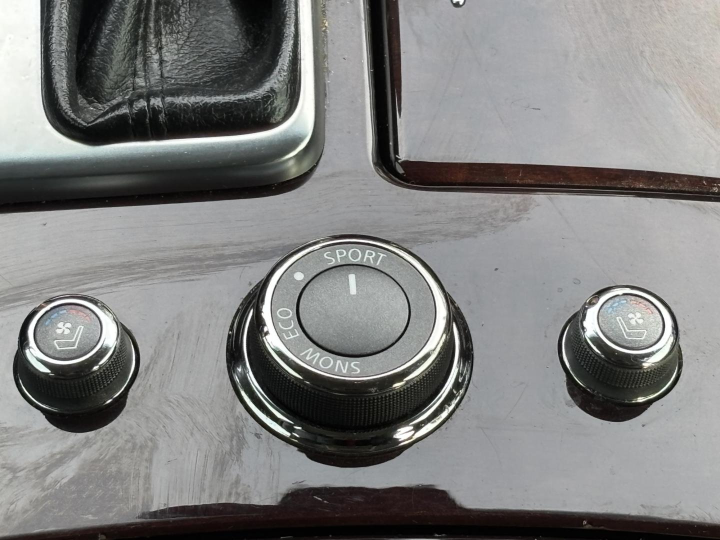 2012 GREY /Grey Leather INFINITI M37 (JN1BY1AP3CM) with an 3.7L engine, Automatic transmission, located at 11170 Summerlin Square Dr., Fort Myers Beach, FL, 33931, (239) 999-7777, 26.493546, -81.941628 - Photo#25