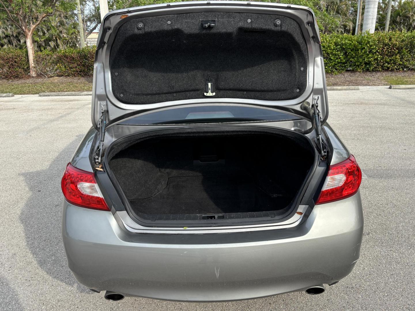 2012 GREY /Grey Leather INFINITI M37 (JN1BY1AP3CM) with an 3.7L engine, Automatic transmission, located at 11170 Summerlin Square Dr., Fort Myers Beach, FL, 33931, (239) 999-7777, 26.493546, -81.941628 - Photo#27