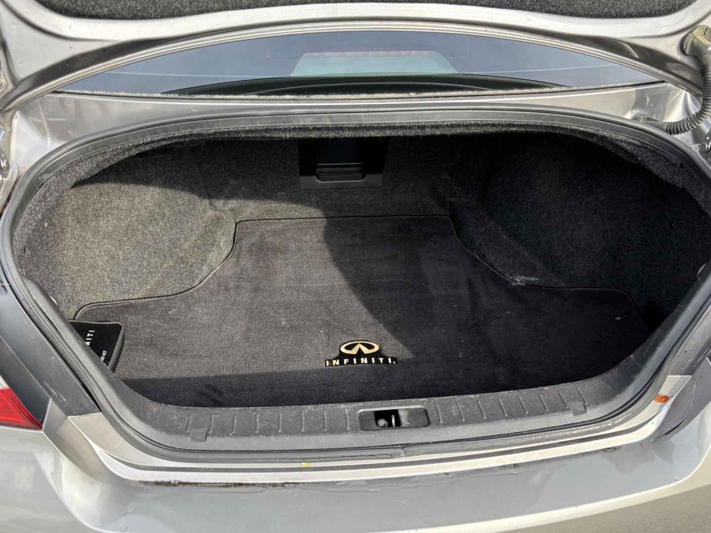 2012 GREY /Grey Leather INFINITI M37 (JN1BY1AP3CM) with an 3.7L engine, Automatic transmission, located at 11170 Summerlin Square Dr., Fort Myers Beach, FL, 33931, (239) 999-7777, 26.493546, -81.941628 - Photo#28