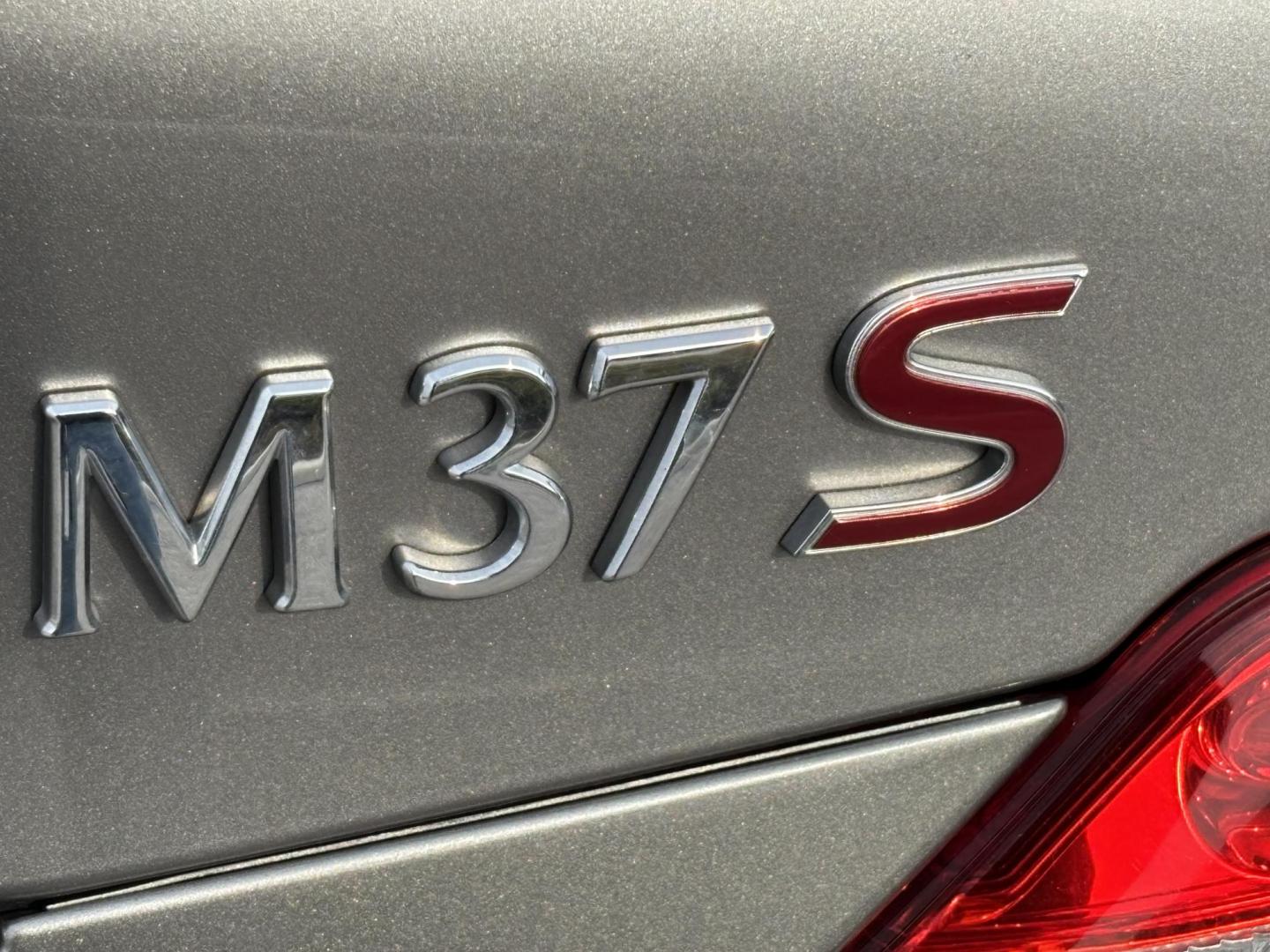2012 GREY /Grey Leather INFINITI M37 (JN1BY1AP3CM) with an 3.7L engine, Automatic transmission, located at 11170 Summerlin Square Dr., Fort Myers Beach, FL, 33931, (239) 999-7777, 26.493546, -81.941628 - Photo#33