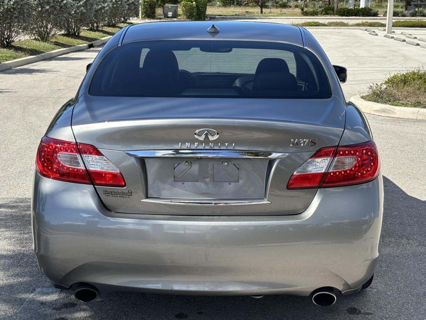2012 GREY /Grey Leather INFINITI M37 (JN1BY1AP3CM) with an 3.7L engine, Automatic transmission, located at 11170 Summerlin Square Dr., Fort Myers Beach, FL, 33931, (239) 999-7777, 26.493546, -81.941628 - Photo#5