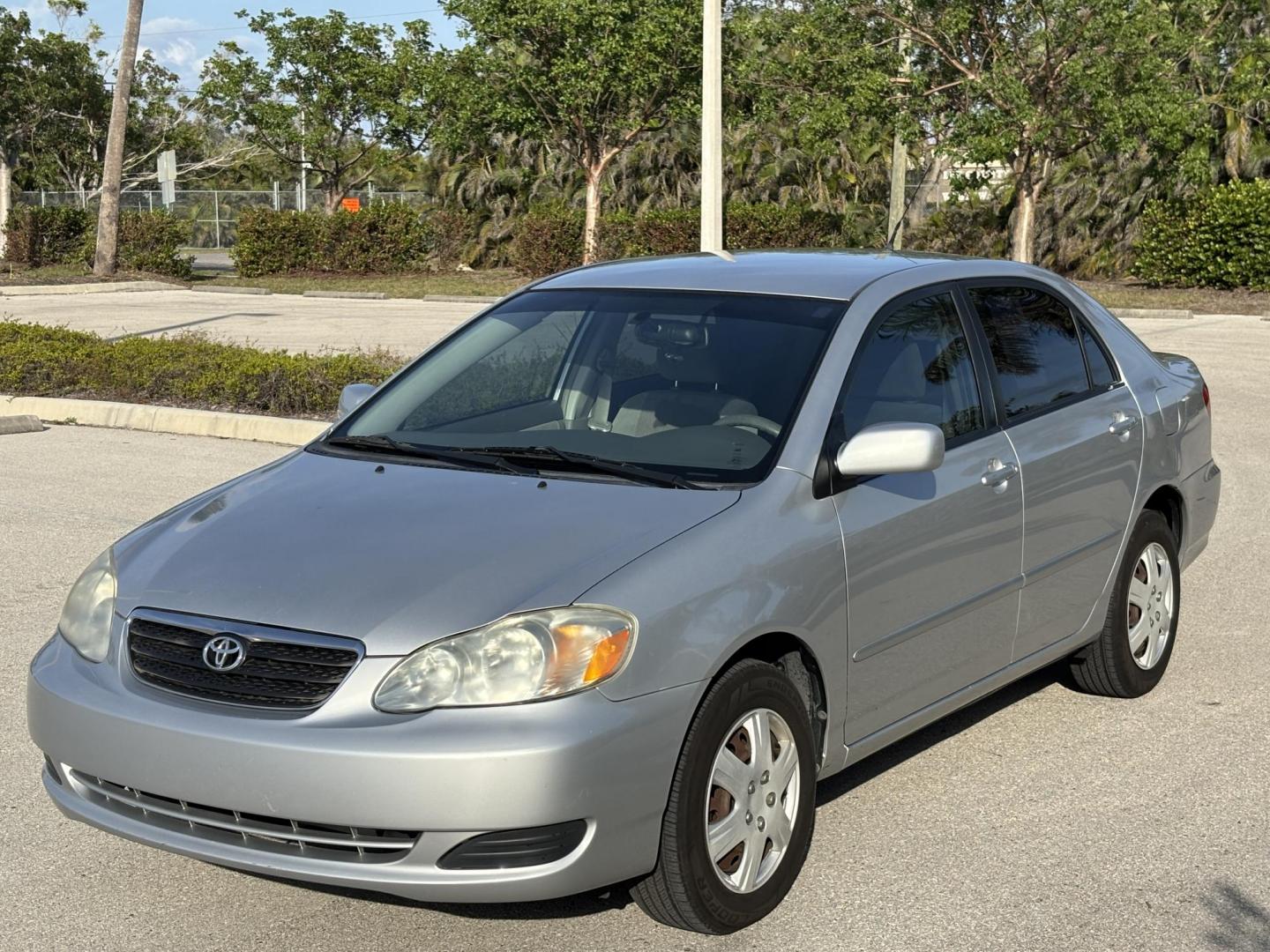 2007 SILVER /Gray Cloth TOYOTA COROLLA CE (JTDBR32E070) with an 1.8L engine, Automatic transmission, located at 11170 Summerlin Square Dr., Fort Myers Beach, FL, 33931, (239) 999-7777, 26.493546, -81.941628 - Photo#0