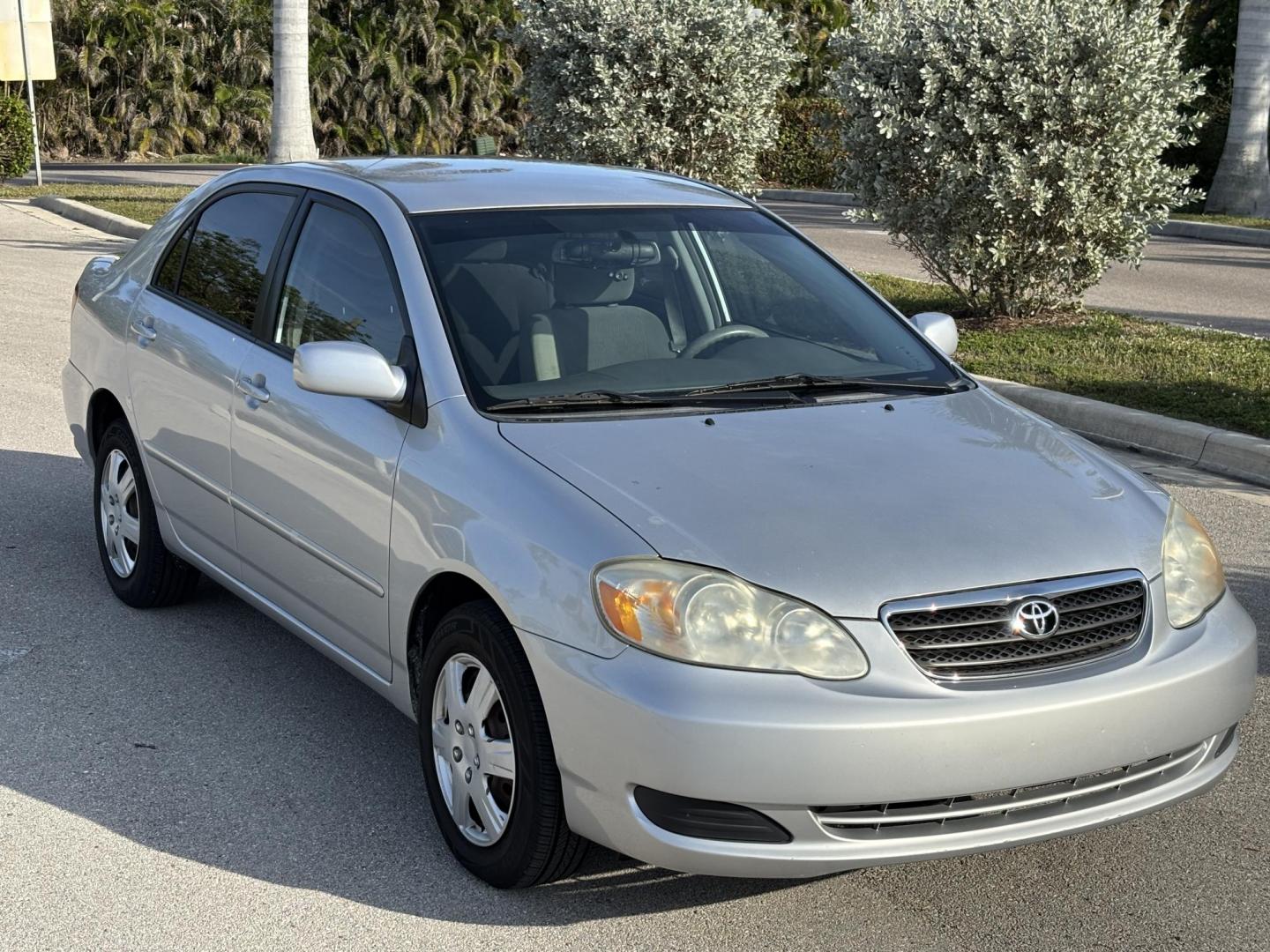 2007 SILVER /Gray Cloth TOYOTA COROLLA CE (JTDBR32E070) with an 1.8L engine, Automatic transmission, located at 11170 Summerlin Square Dr., Fort Myers Beach, FL, 33931, (239) 999-7777, 26.493546, -81.941628 - Photo#2