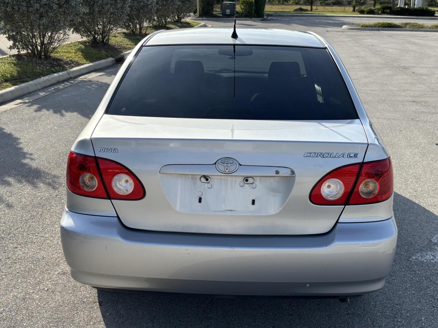 2007 SILVER /Gray Cloth TOYOTA COROLLA CE (JTDBR32E070) with an 1.8L engine, Automatic transmission, located at 11170 Summerlin Square Dr., Fort Myers Beach, FL, 33931, (239) 999-7777, 26.493546, -81.941628 - Photo#5