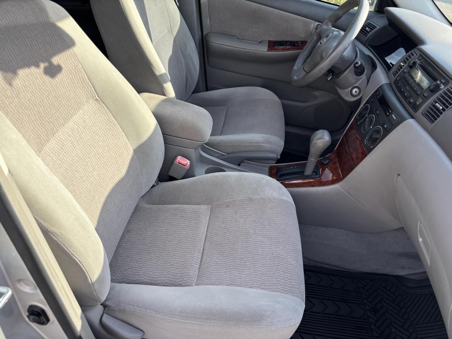 2007 SILVER /Gray Cloth TOYOTA COROLLA CE (JTDBR32E070) with an 1.8L engine, Automatic transmission, located at 11170 Summerlin Square Dr., Fort Myers Beach, FL, 33931, (239) 999-7777, 26.493546, -81.941628 - Photo#10
