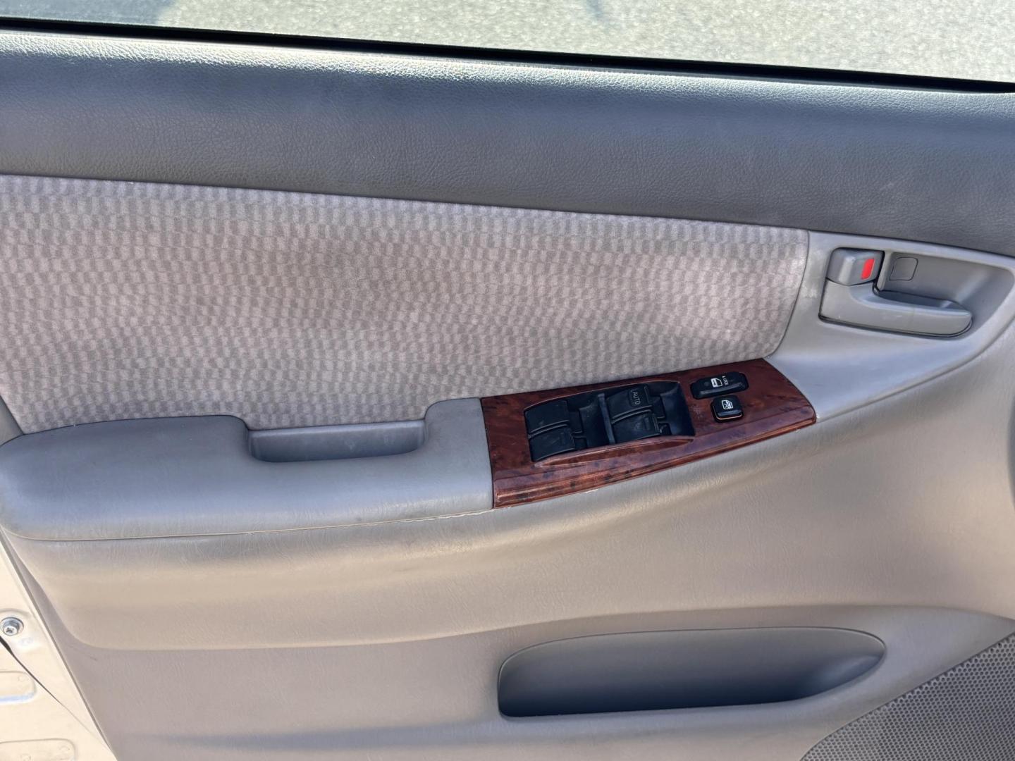 2007 SILVER /Gray Cloth TOYOTA COROLLA CE (JTDBR32E070) with an 1.8L engine, Automatic transmission, located at 11170 Summerlin Square Dr., Fort Myers Beach, FL, 33931, (239) 999-7777, 26.493546, -81.941628 - Photo#17