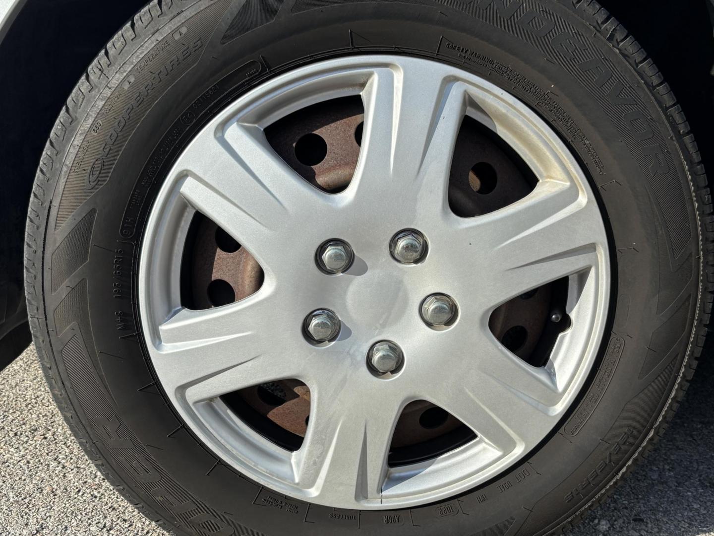 2007 SILVER /Gray Cloth TOYOTA COROLLA CE (JTDBR32E070) with an 1.8L engine, Automatic transmission, located at 11170 Summerlin Square Dr., Fort Myers Beach, FL, 33931, (239) 999-7777, 26.493546, -81.941628 - Photo#20