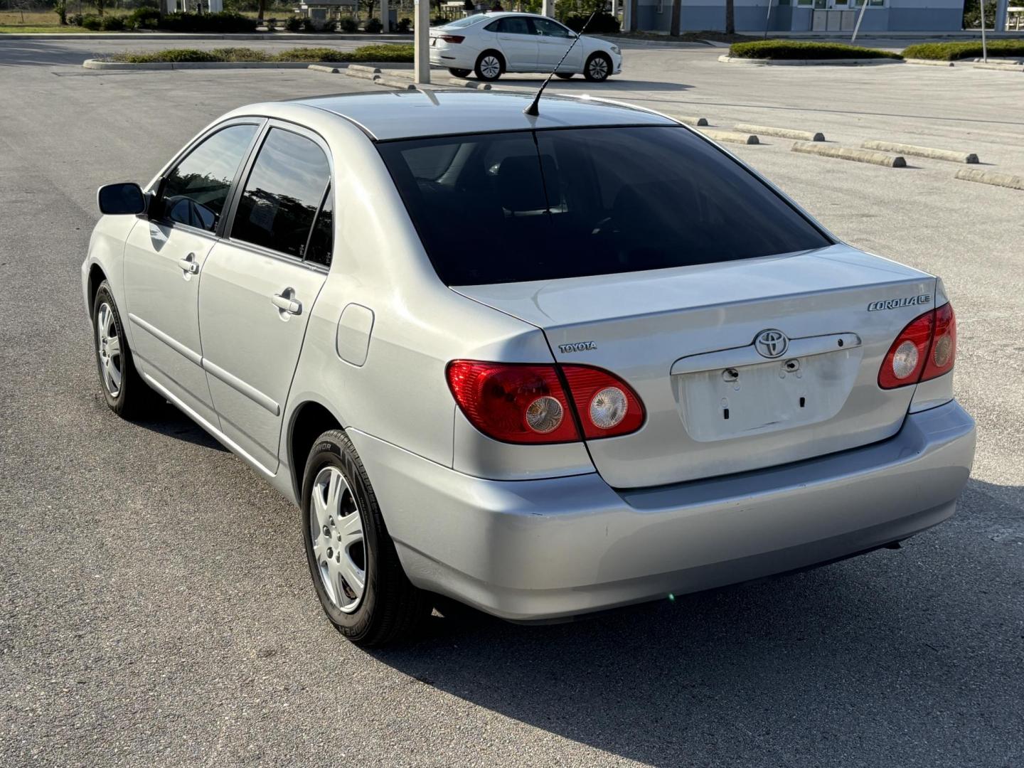 2007 SILVER /Gray Cloth TOYOTA COROLLA CE (JTDBR32E070) with an 1.8L engine, Automatic transmission, located at 11170 Summerlin Square Dr., Fort Myers Beach, FL, 33931, (239) 999-7777, 26.493546, -81.941628 - Photo#6