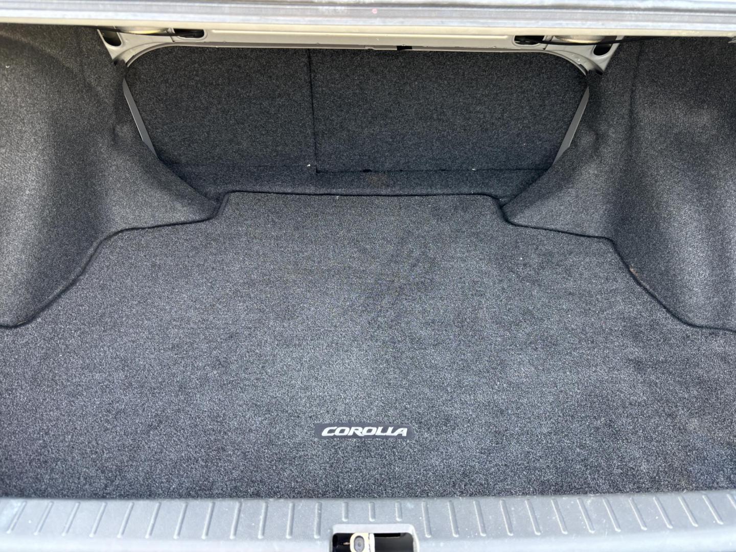 2007 SILVER /Gray Cloth TOYOTA COROLLA CE (JTDBR32E070) with an 1.8L engine, Automatic transmission, located at 11170 Summerlin Square Dr., Fort Myers Beach, FL, 33931, (239) 999-7777, 26.493546, -81.941628 - Photo#19