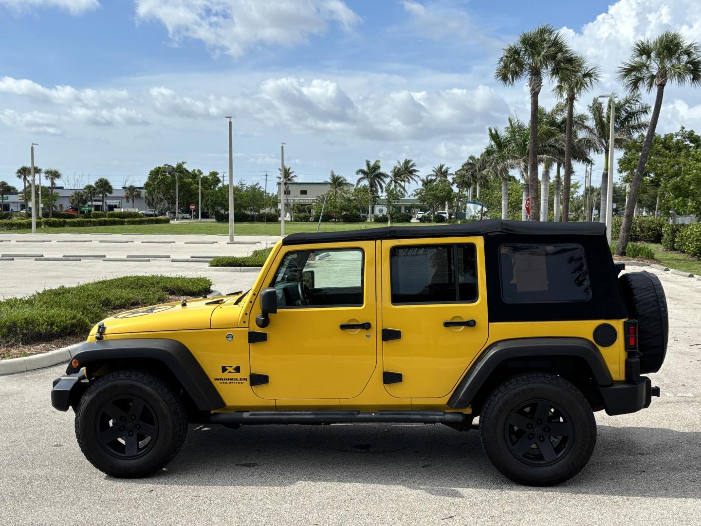 2008 YELLOW JEEP WRANGLER UNLIMI X (1J4GA39158L) with an 3.8L engine, 4-Speed Manual transmission, located at 11170 Summerlin Square Dr., Fort Myers Beach, FL, 33931, (239) 999-7777, 26.493546, -81.941628 - Manual Transmission New Cloth Top New Brakes New Rotors - Photo#7