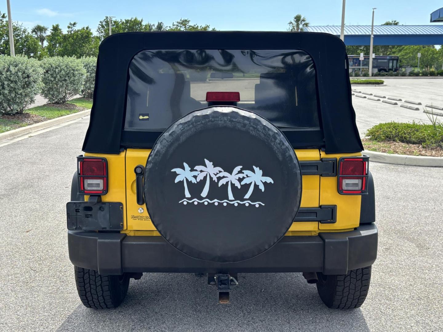 2008 YELLOW JEEP WRANGLER UNLIMI X (1J4GA39158L) with an 3.8L engine, 4-Speed Manual transmission, located at 11170 Summerlin Square Dr., Fort Myers Beach, FL, 33931, (239) 999-7777, 26.493546, -81.941628 - Manual Transmission New Cloth Top New Brakes New Rotors - Photo#5