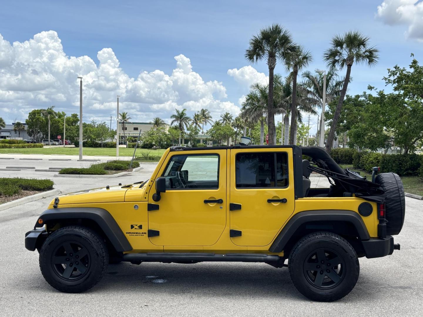 2008 YELLOW JEEP WRANGLER UNLIMI X (1J4GA39158L) with an 3.8L engine, 4-Speed Manual transmission, located at 11170 Summerlin Square Dr., Fort Myers Beach, FL, 33931, (239) 999-7777, 26.493546, -81.941628 - Manual Transmission New Cloth Top New Brakes New Rotors - Photo#30