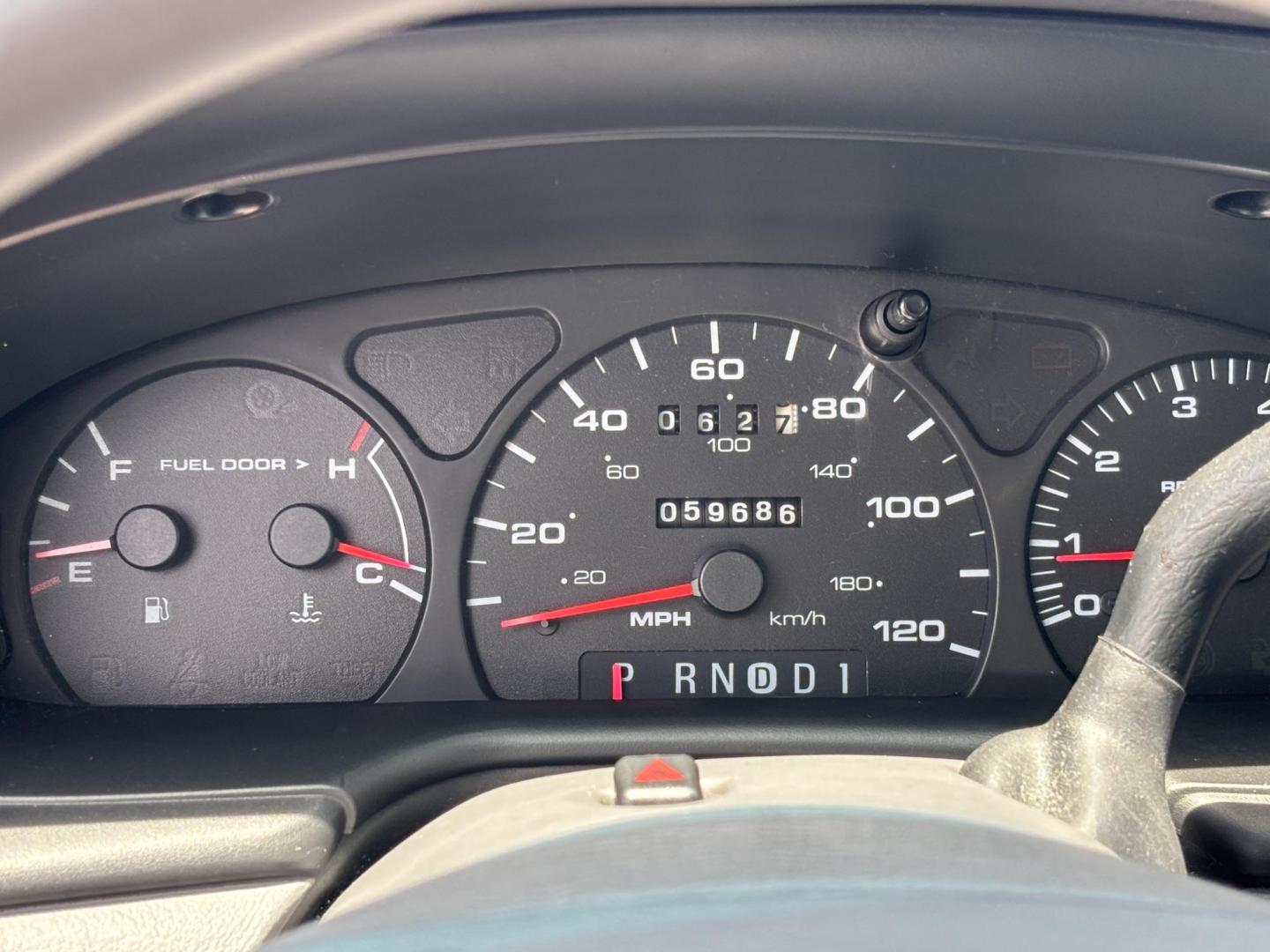 2001 WHITE /CHARCOAL Ford Taurus SE (1FAFP53U51G) with an 3.0L V6 OHV 12V engine, 4-Speed Automatic Overdrive transmission, located at 11170 Summerlin Square Dr., Fort Myers Beach, FL, 33931, (239) 999-7777, 26.493546, -81.941628 - Carfax No Damage No Accidents Prior Corporate Fleet Vehicle! - Photo#18