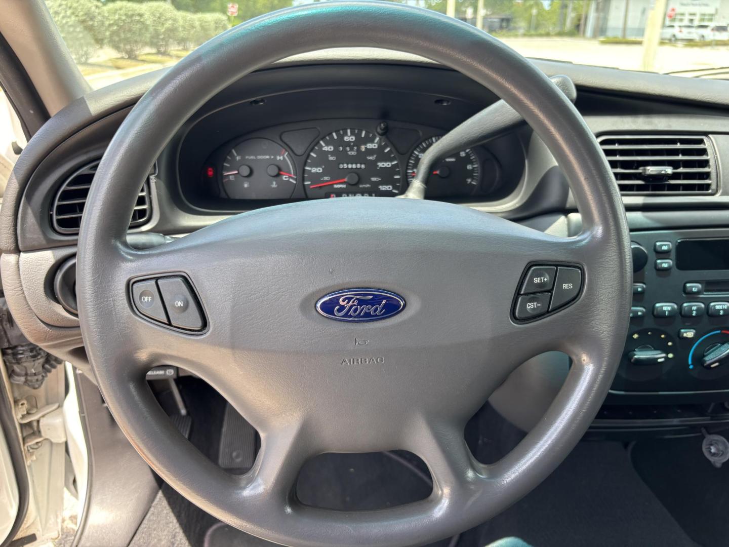 2001 WHITE /CHARCOAL Ford Taurus SE (1FAFP53U51G) with an 3.0L V6 OHV 12V engine, 4-Speed Automatic Overdrive transmission, located at 11170 Summerlin Square Dr., Fort Myers Beach, FL, 33931, (239) 999-7777, 26.493546, -81.941628 - Carfax No Damage No Accidents Prior Corporate Fleet Vehicle! - Photo#17