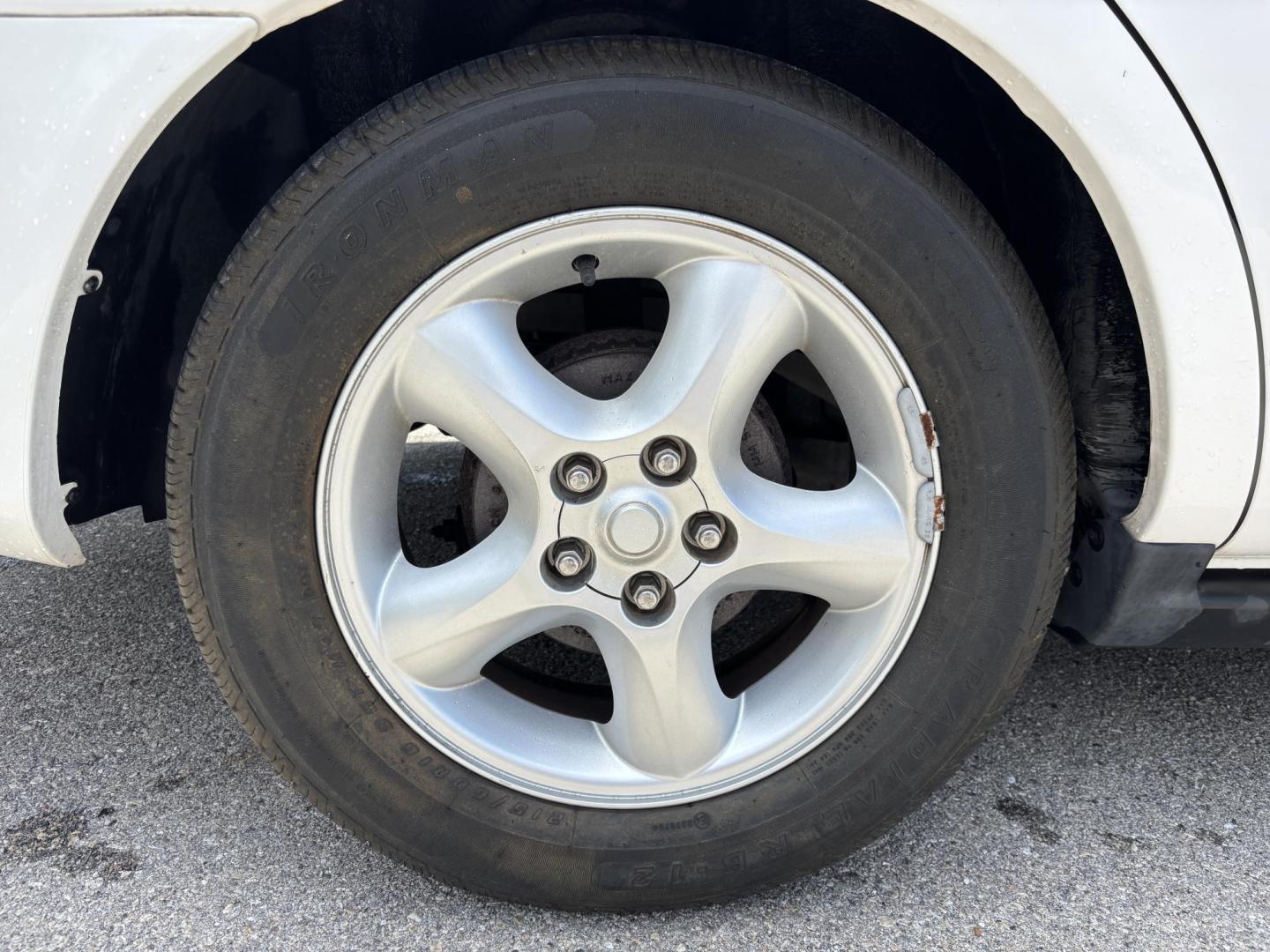 2001 WHITE /CHARCOAL Ford Taurus SE (1FAFP53U51G) with an 3.0L V6 OHV 12V engine, 4-Speed Automatic Overdrive transmission, located at 11170 Summerlin Square Dr., Fort Myers Beach, FL, 33931, (239) 999-7777, 26.493546, -81.941628 - Carfax No Damage No Accidents Prior Corporate Fleet Vehicle! - Photo#22