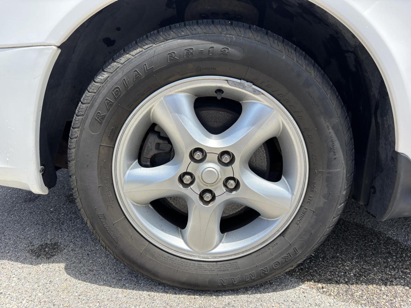 2001 WHITE /CHARCOAL Ford Taurus SE (1FAFP53U51G) with an 3.0L V6 OHV 12V engine, 4-Speed Automatic Overdrive transmission, located at 11170 Summerlin Square Dr., Fort Myers Beach, FL, 33931, (239) 999-7777, 26.493546, -81.941628 - Carfax No Damage No Accidents Prior Corporate Fleet Vehicle! - Photo#24
