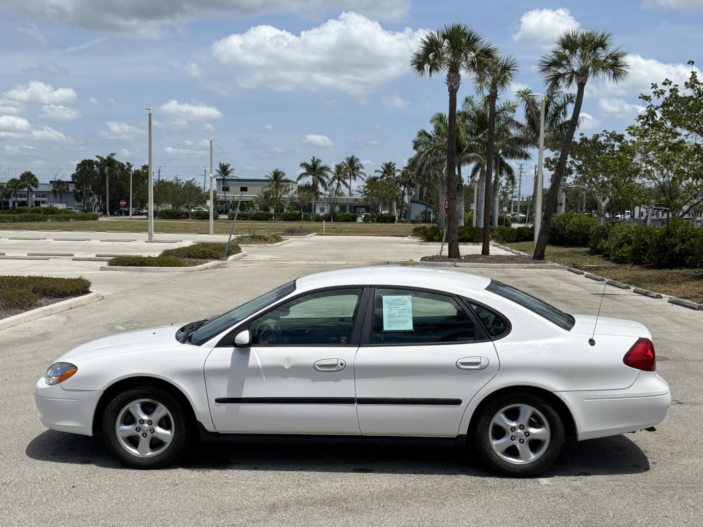 2001 WHITE /CHARCOAL Ford Taurus SE (1FAFP53U51G) with an 3.0L V6 OHV 12V engine, 4-Speed Automatic Overdrive transmission, located at 11170 Summerlin Square Dr., Fort Myers Beach, FL, 33931, (239) 999-7777, 26.493546, -81.941628 - Carfax No Damage No Accidents Prior Corporate Fleet Vehicle! - Photo#7