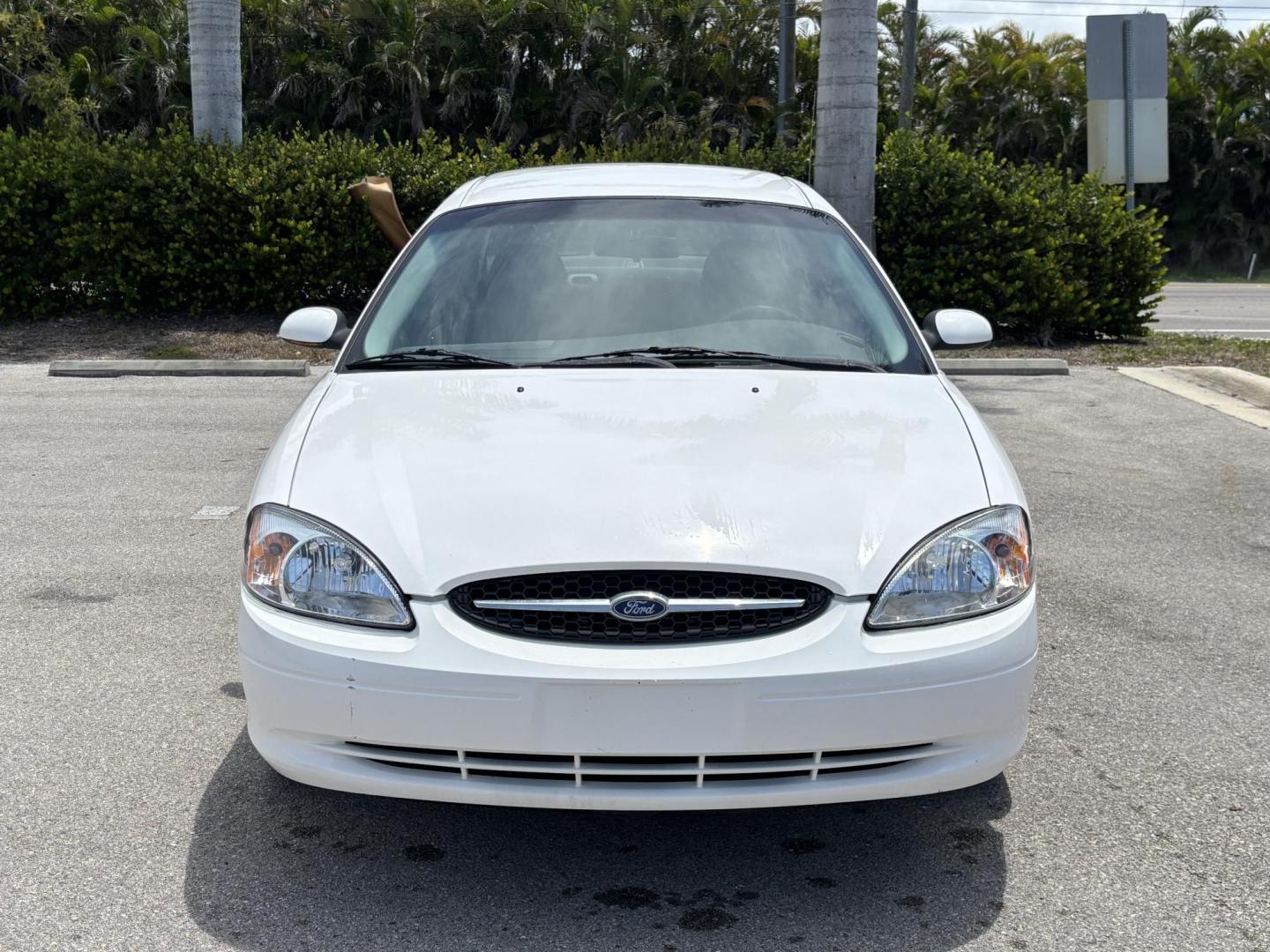 2001 WHITE /CHARCOAL Ford Taurus SE (1FAFP53U51G) with an 3.0L V6 OHV 12V engine, 4-Speed Automatic Overdrive transmission, located at 11170 Summerlin Square Dr., Fort Myers Beach, FL, 33931, (239) 999-7777, 26.493546, -81.941628 - Carfax No Damage No Accidents Prior Corporate Fleet Vehicle! - Photo#1
