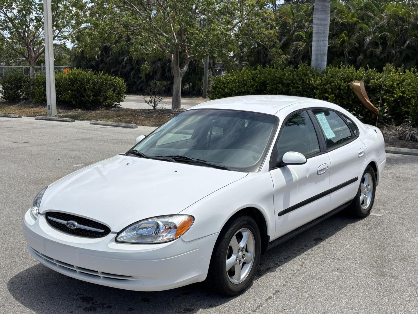 2001 WHITE /CHARCOAL Ford Taurus SE (1FAFP53U51G) with an 3.0L V6 OHV 12V engine, 4-Speed Automatic Overdrive transmission, located at 11170 Summerlin Square Dr., Fort Myers Beach, FL, 33931, (239) 999-7777, 26.493546, -81.941628 - Carfax No Damage No Accidents Prior Corporate Fleet Vehicle! - Photo#0