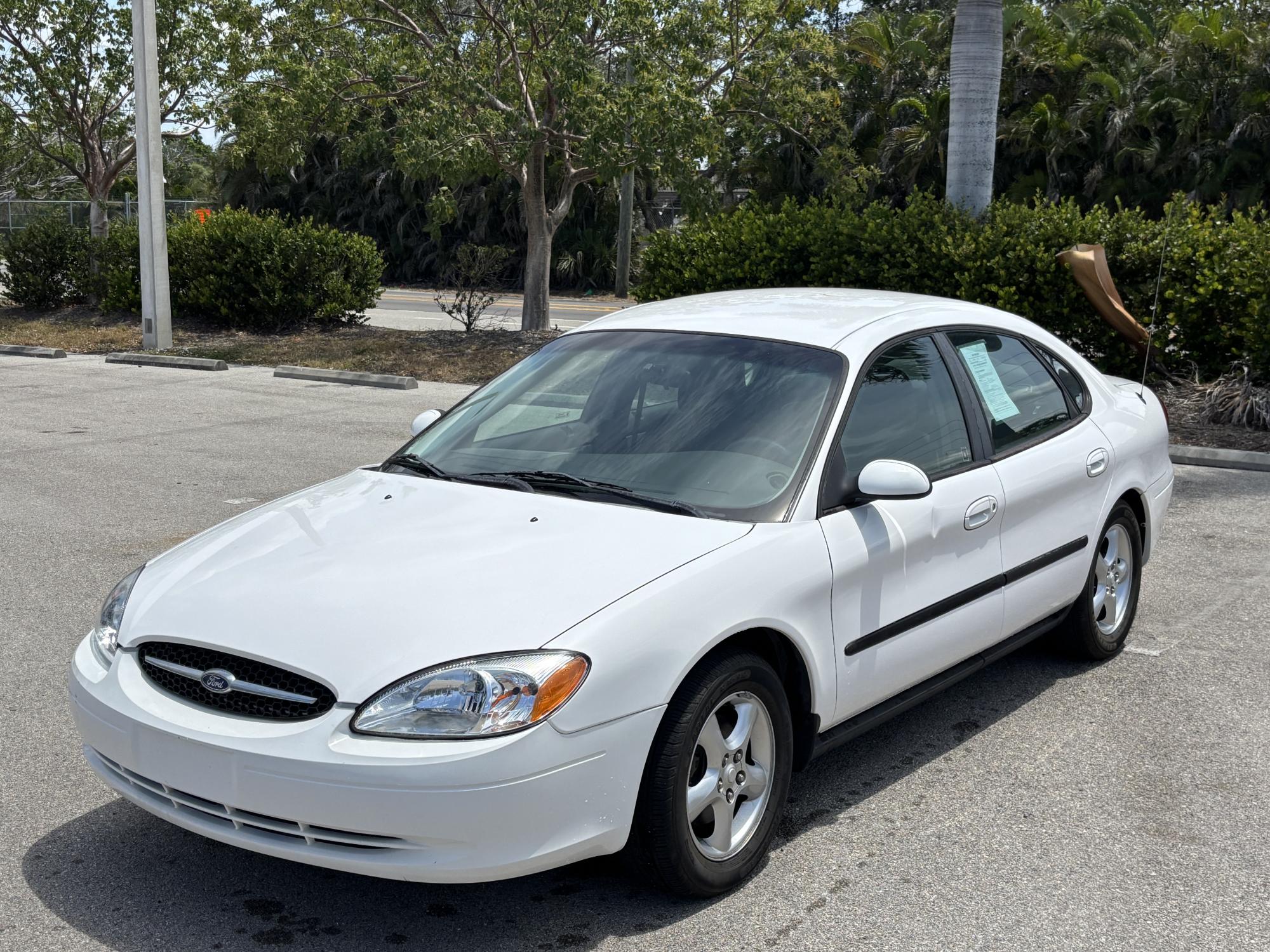 photo of 2001 Ford Taurus SE