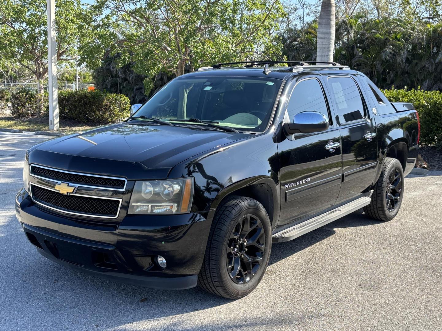 2013 BLACK /BLACK LEATHER Chevrolet Avalanche LS 2WD (3GNMCEE03DG) with an 5.3L V8 OHV 16V FFV engine, 4-Speed Automatic transmission, located at 11170 Summerlin Square Dr., Fort Myers Beach, FL, 33931, (239) 999-7777, 26.493546, -81.941628 - Florida Previous Owner New Brakes New Rotors - Photo#0