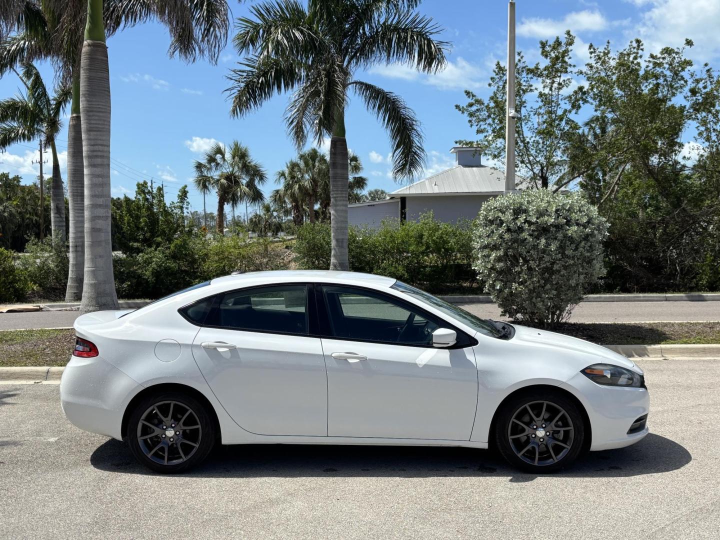 2016 WHITE /BLACK Dodge Dart SE (1C3CDFAAXGD) with an 2.0L L4 DOHC 16V TURBO engine, located at 11170 Summerlin Square Dr., Fort Myers Beach, FL, 33931, (239) 999-7777, 26.493546, -81.941628 - 1 Owner No Damage No Accident Carfax - Photo#3
