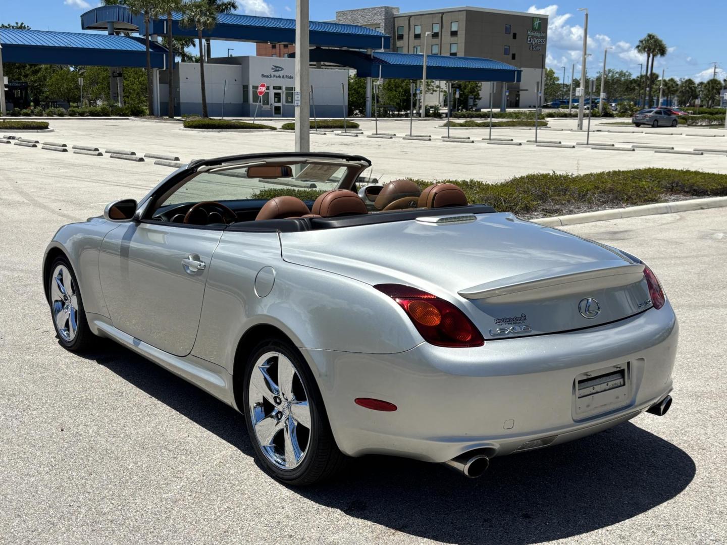 2002 SILVER /BROWN Lexus SC 430 Convertible (JTHFN48Y820) with an 4.3L V8 DOHC 32V engine, 5-Speed Automatic Overdrive transmission, located at 11170 Summerlin Square Dr., Fort Myers Beach, FL, 33931, (239) 999-7777, 26.493546, -81.941628 - Photo#4