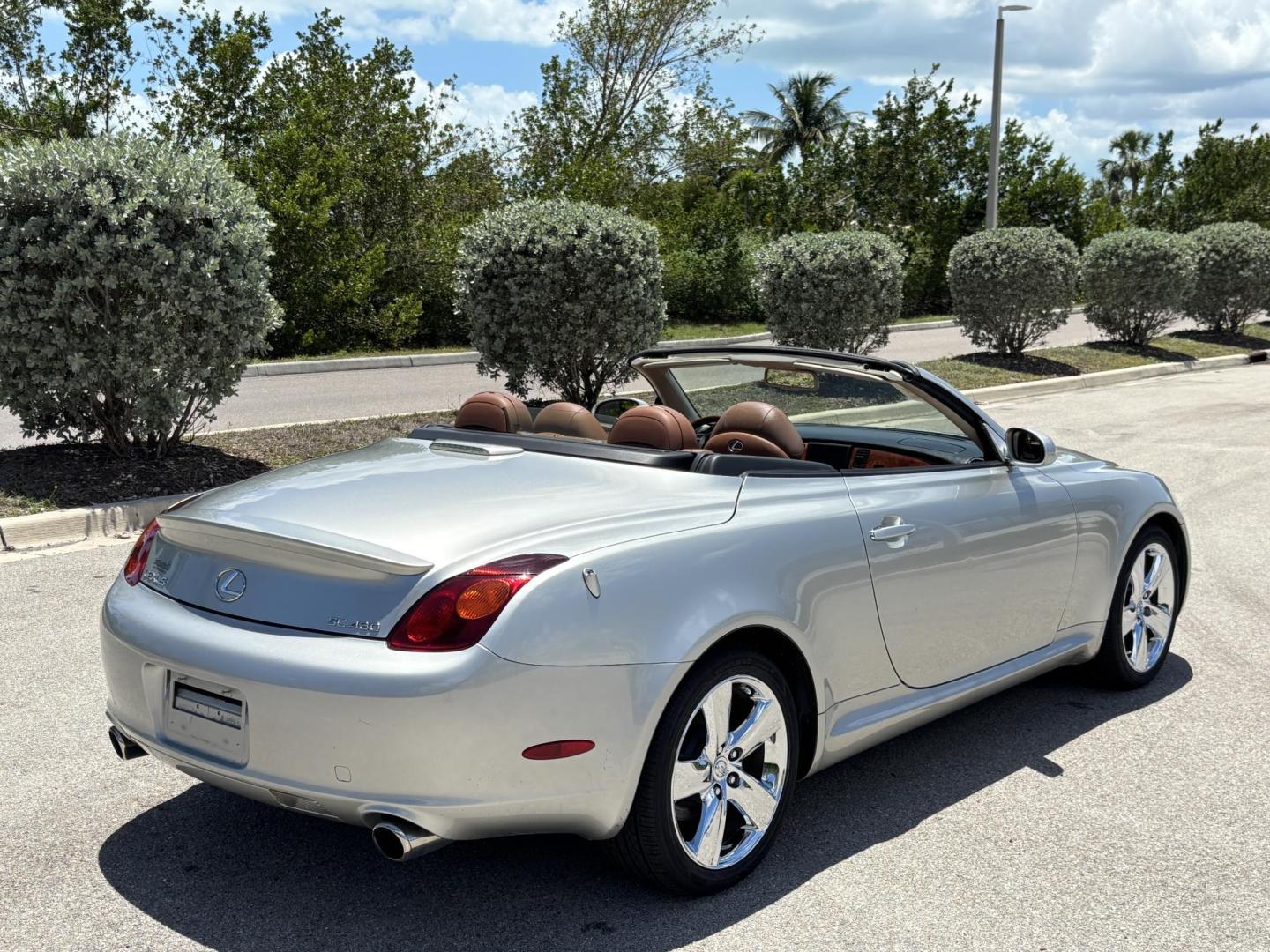2002 SILVER /BROWN Lexus SC 430 Convertible (JTHFN48Y820) with an 4.3L V8 DOHC 32V engine, 5-Speed Automatic Overdrive transmission, located at 11170 Summerlin Square Dr., Fort Myers Beach, FL, 33931, (239) 999-7777, 26.493546, -81.941628 - Photo#6