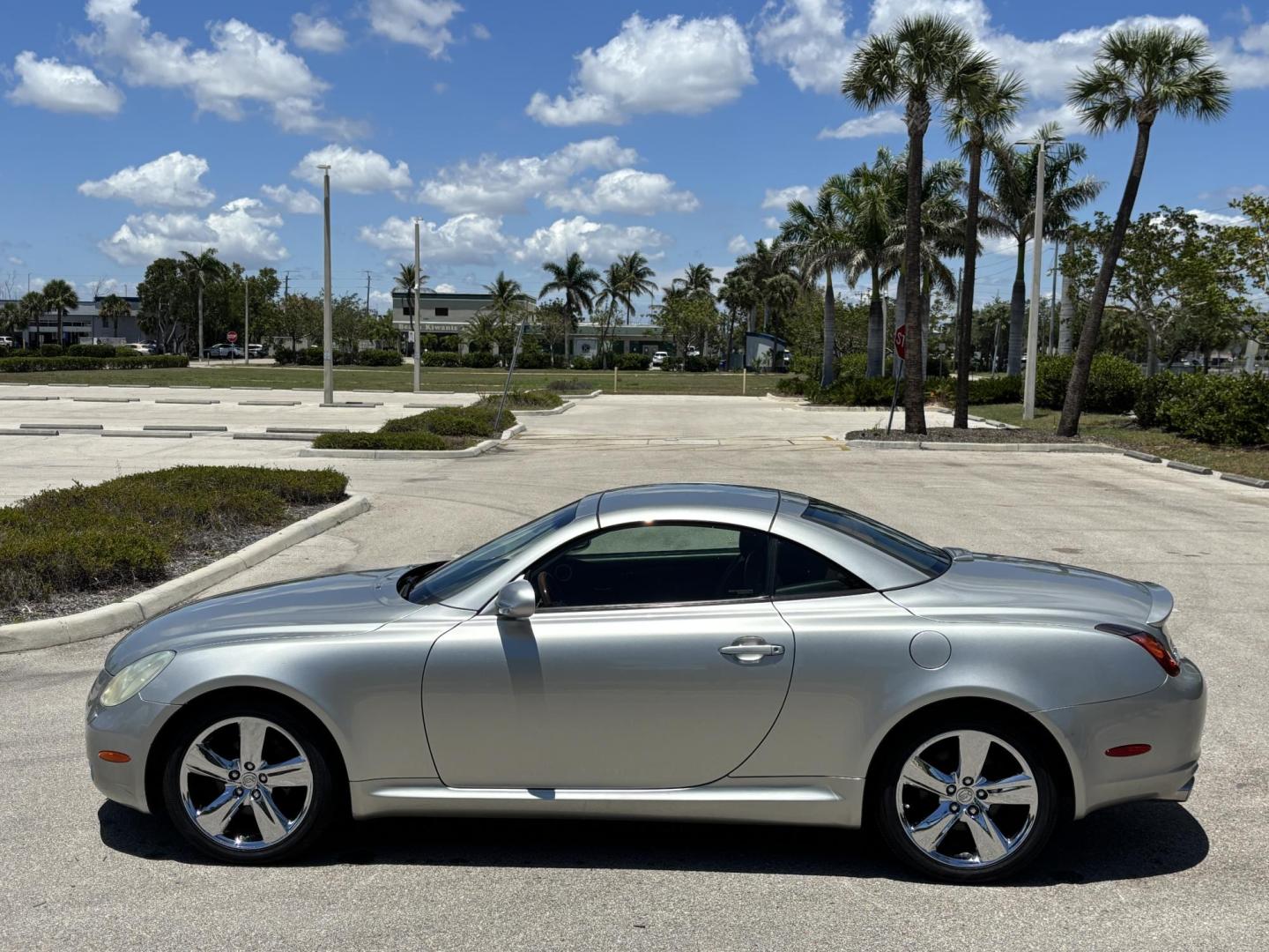 2002 SILVER /BROWN Lexus SC 430 Convertible (JTHFN48Y820) with an 4.3L V8 DOHC 32V engine, 5-Speed Automatic Overdrive transmission, located at 11170 Summerlin Square Dr., Fort Myers Beach, FL, 33931, (239) 999-7777, 26.493546, -81.941628 - Photo#25