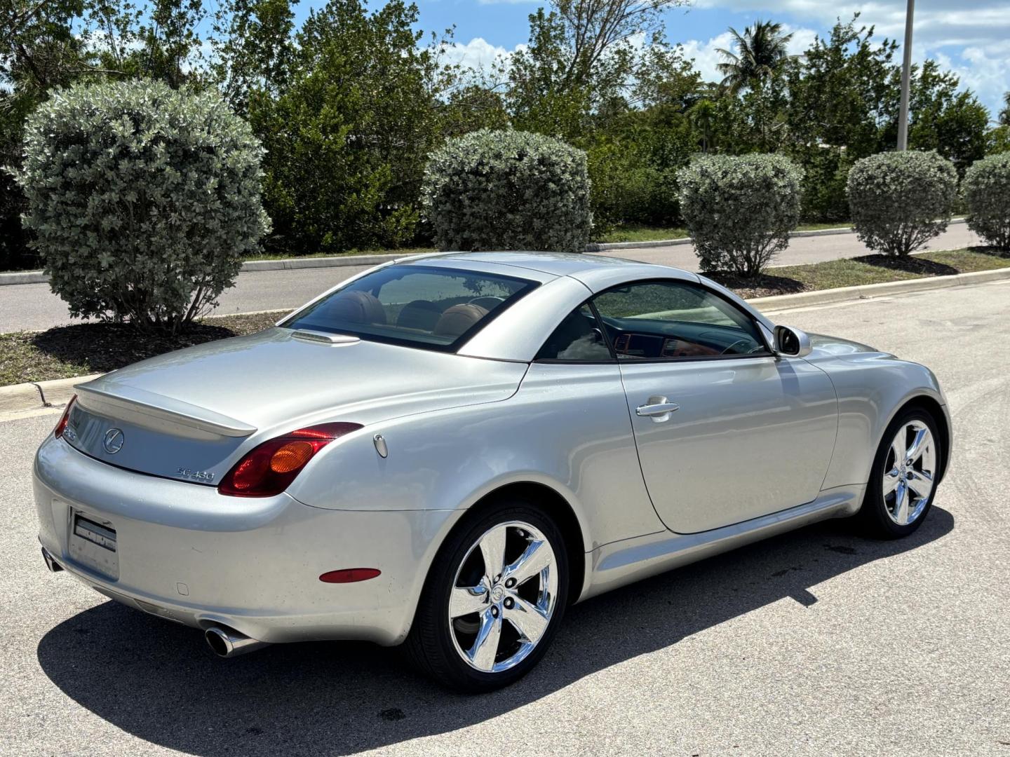 2002 SILVER /BROWN Lexus SC 430 Convertible (JTHFN48Y820) with an 4.3L V8 DOHC 32V engine, 5-Speed Automatic Overdrive transmission, located at 11170 Summerlin Square Dr., Fort Myers Beach, FL, 33931, (239) 999-7777, 26.493546, -81.941628 - Photo#24