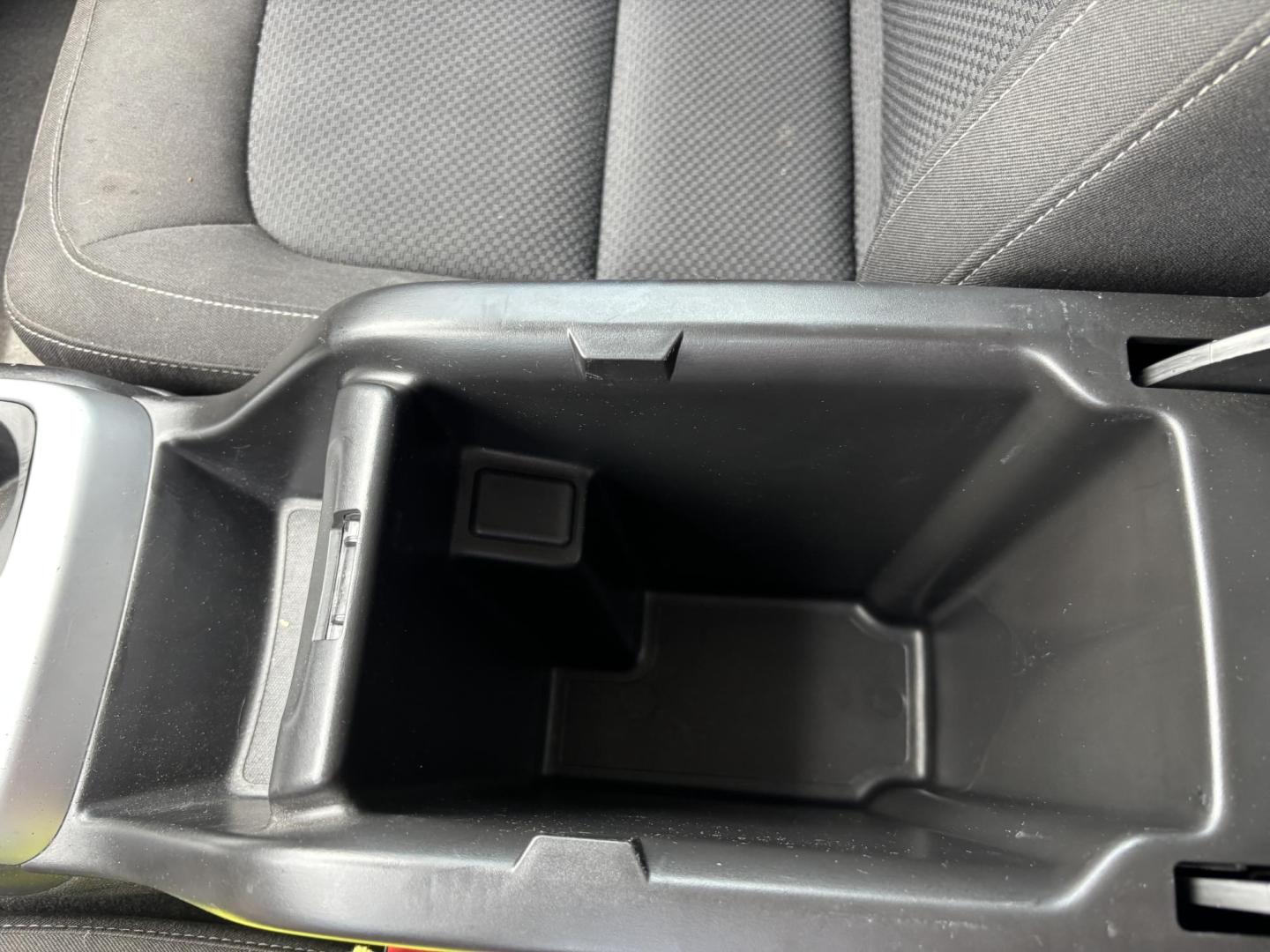 2022 BLUE Chevrolet Colorado LT Crew Cab 2WD Short Box (1GCGSCEAXN1) with an 2.5L L4 DOHC 16V GAS engine, 6A transmission, located at 11170 Summerlin Square Dr., Fort Myers Beach, FL, 33931, (239) 999-7777, 26.493546, -81.941628 - 1 Owner No Damage No Accidents Carfax RWD Remote Start - Photo#28