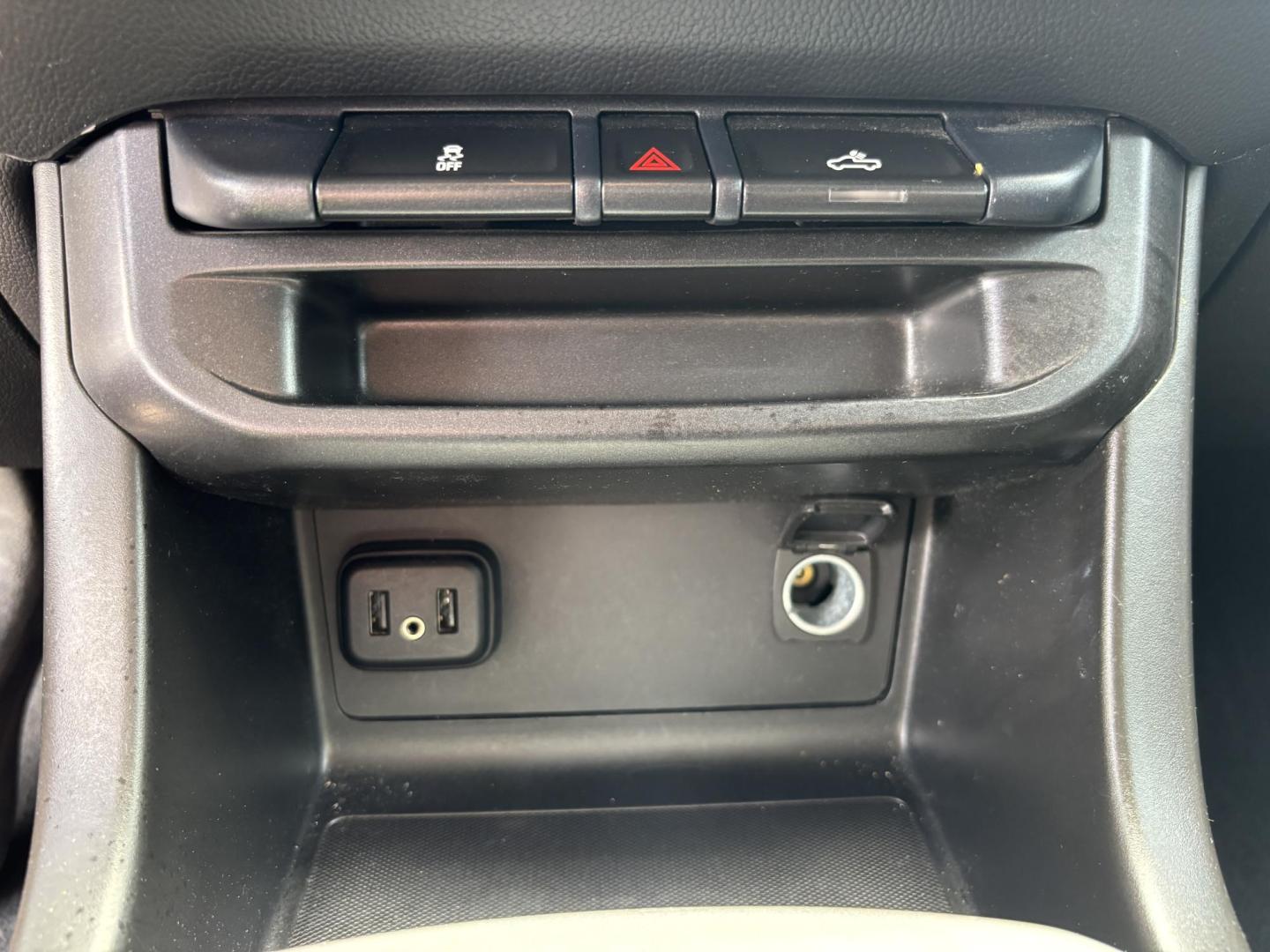 2022 BLUE Chevrolet Colorado LT Crew Cab 2WD Short Box (1GCGSCEAXN1) with an 2.5L L4 DOHC 16V GAS engine, 6A transmission, located at 11170 Summerlin Square Dr., Fort Myers Beach, FL, 33931, (239) 999-7777, 26.493546, -81.941628 - 1 Owner No Damage No Accidents Carfax RWD Remote Start - Photo#19