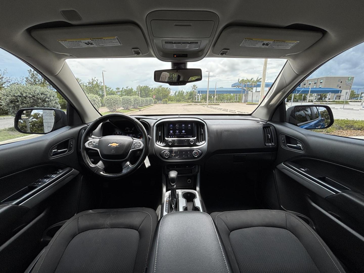 2022 BLUE Chevrolet Colorado LT Crew Cab 2WD Short Box (1GCGSCEAXN1) with an 2.5L L4 DOHC 16V GAS engine, 6A transmission, located at 11170 Summerlin Square Dr., Fort Myers Beach, FL, 33931, (239) 999-7777, 26.493546, -81.941628 - 1 Owner No Damage No Accidents Carfax RWD Remote Start - Photo#12