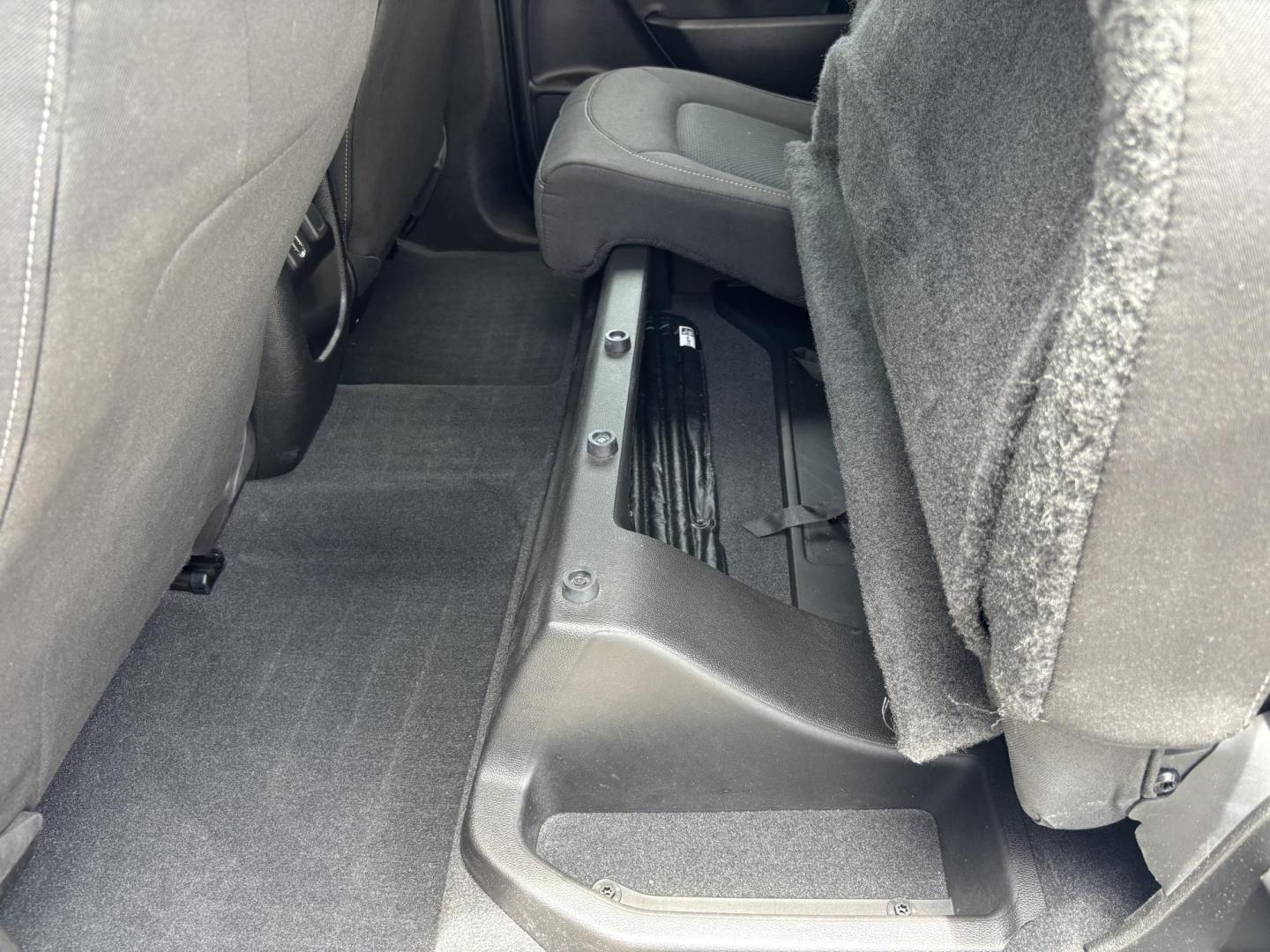 2022 BLUE Chevrolet Colorado LT Crew Cab 2WD Short Box (1GCGSCEAXN1) with an 2.5L L4 DOHC 16V GAS engine, 6A transmission, located at 11170 Summerlin Square Dr., Fort Myers Beach, FL, 33931, (239) 999-7777, 26.493546, -81.941628 - 1 Owner No Damage No Accidents Carfax RWD Remote Start - Photo#32