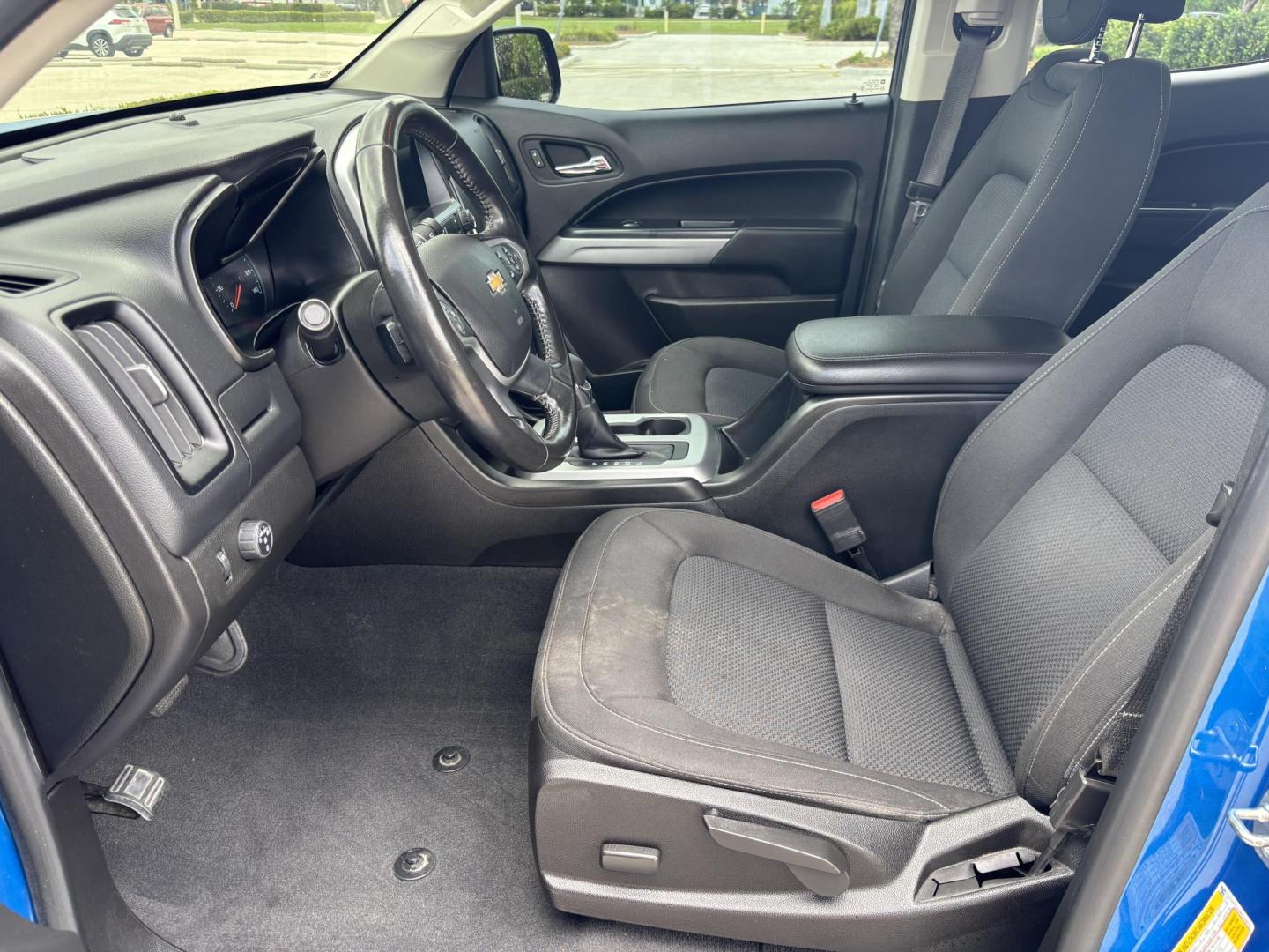 2022 BLUE Chevrolet Colorado LT Crew Cab 2WD Short Box (1GCGSCEAXN1) with an 2.5L L4 DOHC 16V GAS engine, 6A transmission, located at 11170 Summerlin Square Dr., Fort Myers Beach, FL, 33931, (239) 999-7777, 26.493546, -81.941628 - 1 Owner No Damage No Accidents Carfax RWD Remote Start - Photo#16