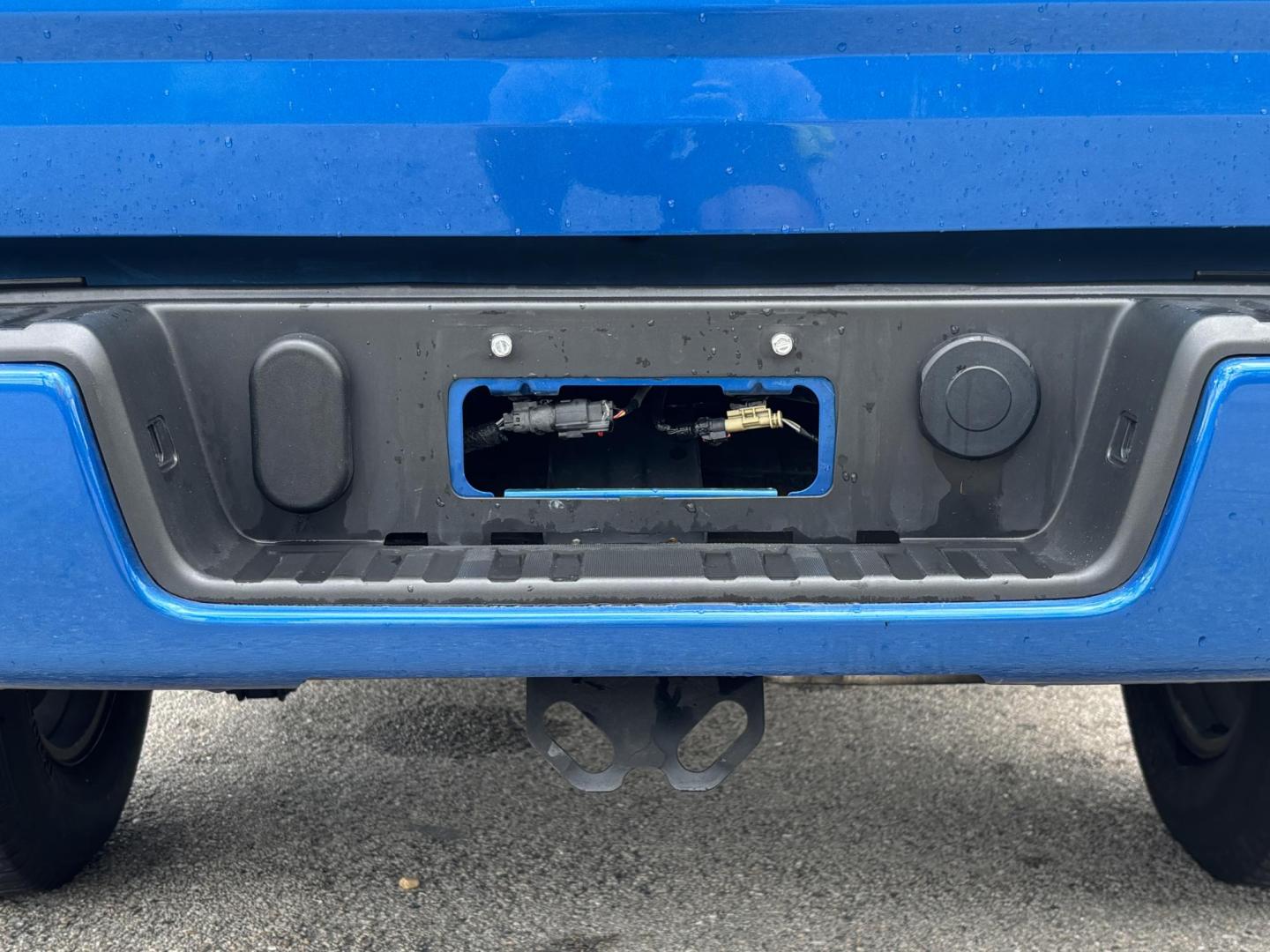2022 BLUE Chevrolet Colorado LT Crew Cab 2WD Short Box (1GCGSCEAXN1) with an 2.5L L4 DOHC 16V GAS engine, 6A transmission, located at 11170 Summerlin Square Dr., Fort Myers Beach, FL, 33931, (239) 999-7777, 26.493546, -81.941628 - 1 Owner No Damage No Accidents Carfax RWD Remote Start - Photo#9