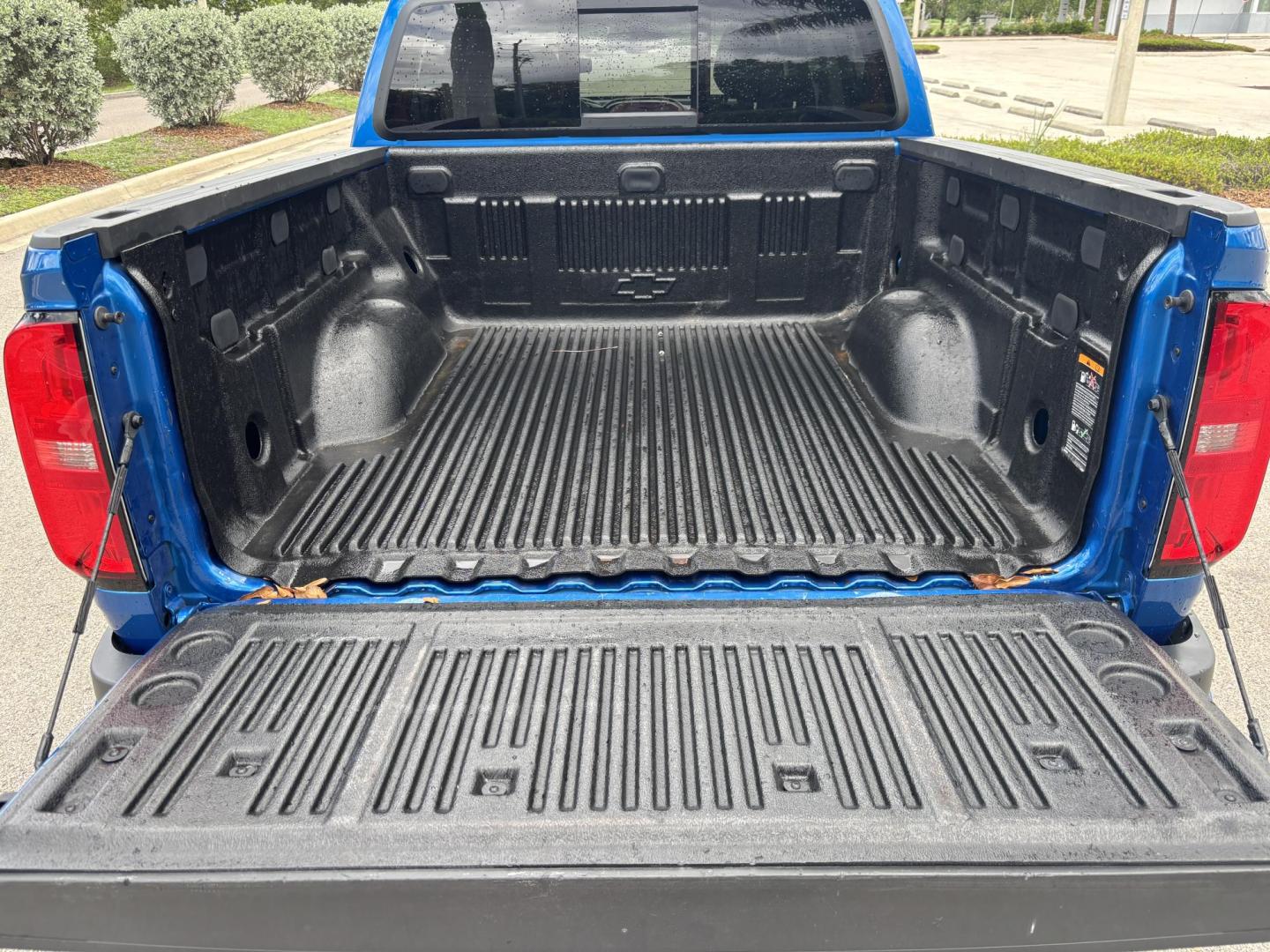2022 BLUE Chevrolet Colorado LT Crew Cab 2WD Short Box (1GCGSCEAXN1) with an 2.5L L4 DOHC 16V GAS engine, 6A transmission, located at 11170 Summerlin Square Dr., Fort Myers Beach, FL, 33931, (239) 999-7777, 26.493546, -81.941628 - 1 Owner No Damage No Accidents Carfax RWD Remote Start - Photo#10