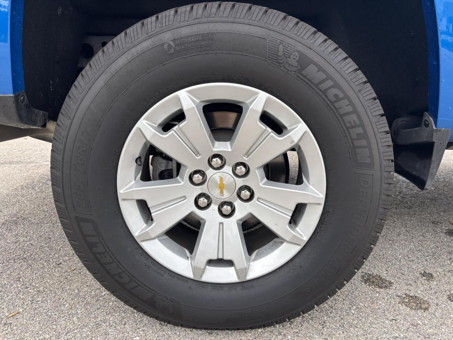 2022 BLUE Chevrolet Colorado LT Crew Cab 2WD Short Box (1GCGSCEAXN1) with an 2.5L L4 DOHC 16V GAS engine, 6A transmission, located at 11170 Summerlin Square Dr., Fort Myers Beach, FL, 33931, (239) 999-7777, 26.493546, -81.941628 - 1 Owner No Damage No Accidents Carfax RWD Remote Start - Photo#37