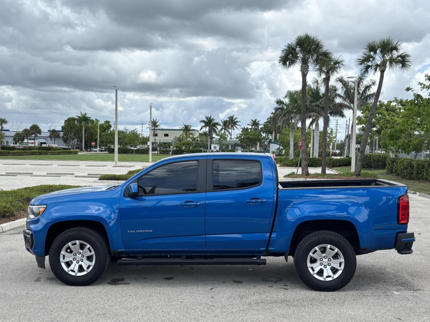 2022 BLUE Chevrolet Colorado LT Crew Cab 2WD Short Box (1GCGSCEAXN1) with an 2.5L L4 DOHC 16V GAS engine, 6A transmission, located at 11170 Summerlin Square Dr., Fort Myers Beach, FL, 33931, (239) 999-7777, 26.493546, -81.941628 - 1 Owner No Damage No Accidents Carfax RWD Remote Start - Photo#7