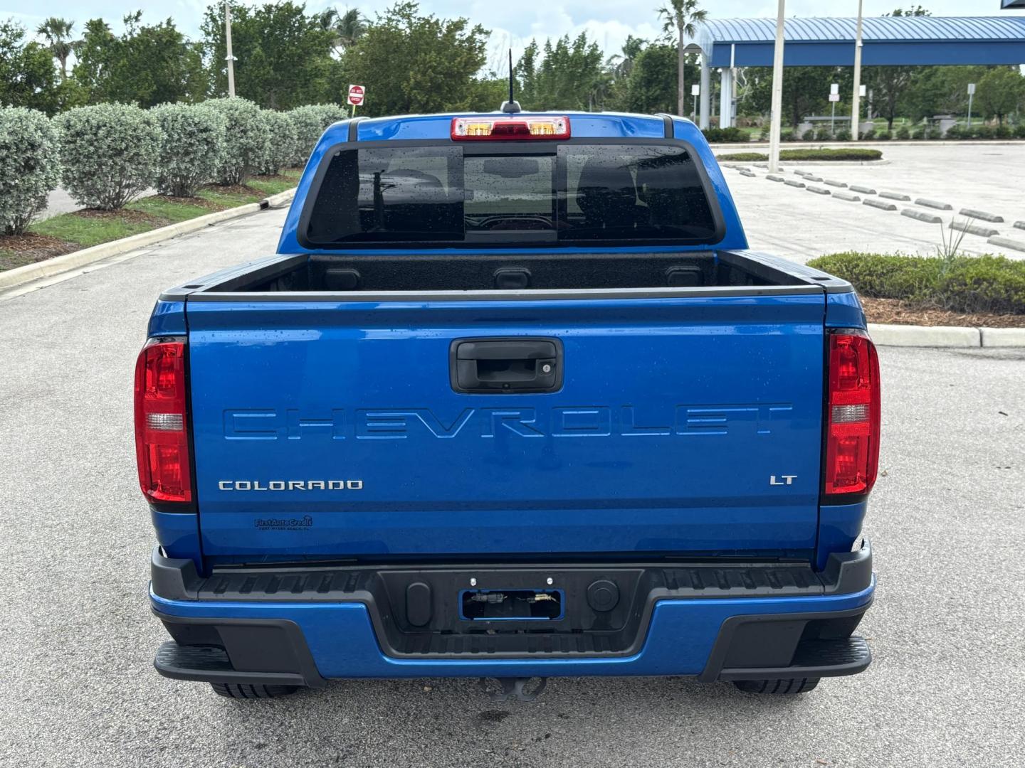 2022 BLUE Chevrolet Colorado LT Crew Cab 2WD Short Box (1GCGSCEAXN1) with an 2.5L L4 DOHC 16V GAS engine, 6A transmission, located at 11170 Summerlin Square Dr., Fort Myers Beach, FL, 33931, (239) 999-7777, 26.493546, -81.941628 - 1 Owner No Damage No Accidents Carfax RWD Remote Start - Photo#5