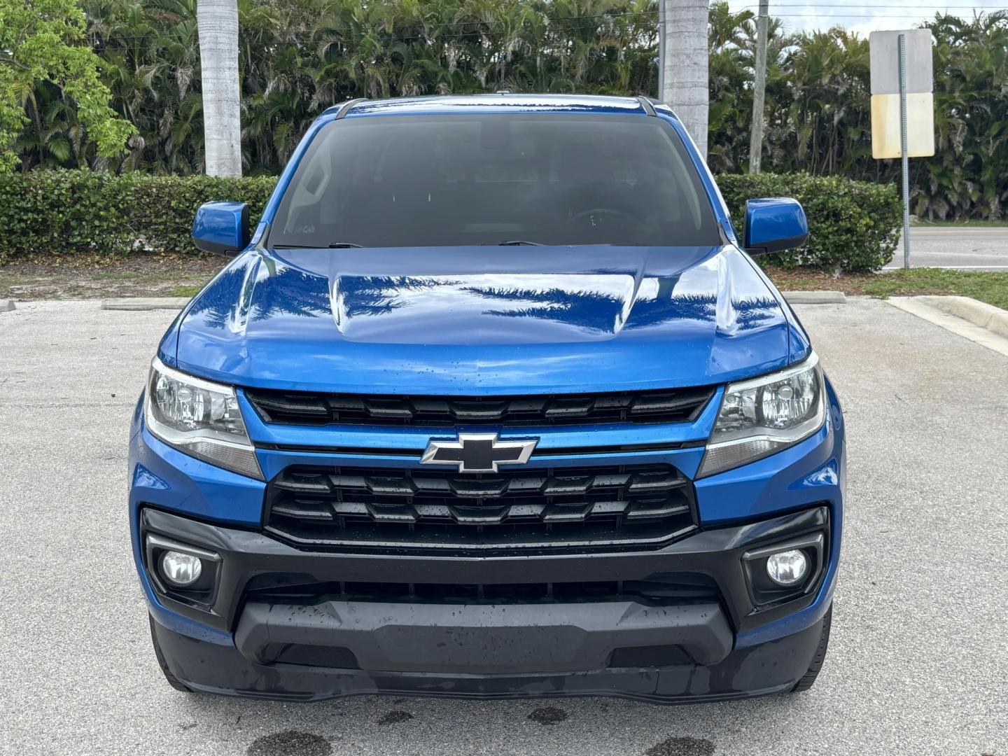 2022 BLUE Chevrolet Colorado LT Crew Cab 2WD Short Box (1GCGSCEAXN1) with an 2.5L L4 DOHC 16V GAS engine, 6A transmission, located at 11170 Summerlin Square Dr., Fort Myers Beach, FL, 33931, (239) 999-7777, 26.493546, -81.941628 - 1 Owner No Damage No Accidents Carfax RWD Remote Start - Photo#1