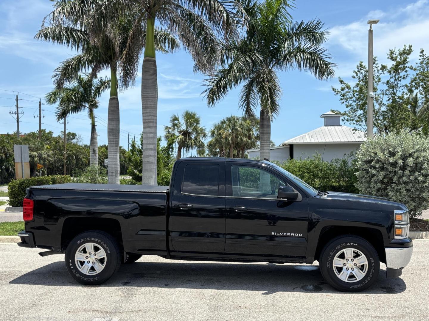 2015 BLACK Chevrolet Silverado 1500 LT Double Cab 2WD (1GCRCRECXFZ) with an 5.3L V8 OHV 16V engine, 6-Speed Automatic transmission, located at 11170 Summerlin Square Dr., Fort Myers Beach, FL, 33931, (239) 999-7777, 26.493546, -81.941628 - 2 Owner 28 Service History Records on Carfax - Photo#3